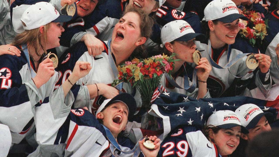 us-womens-celebration-98-gettyimages-452572176_690526