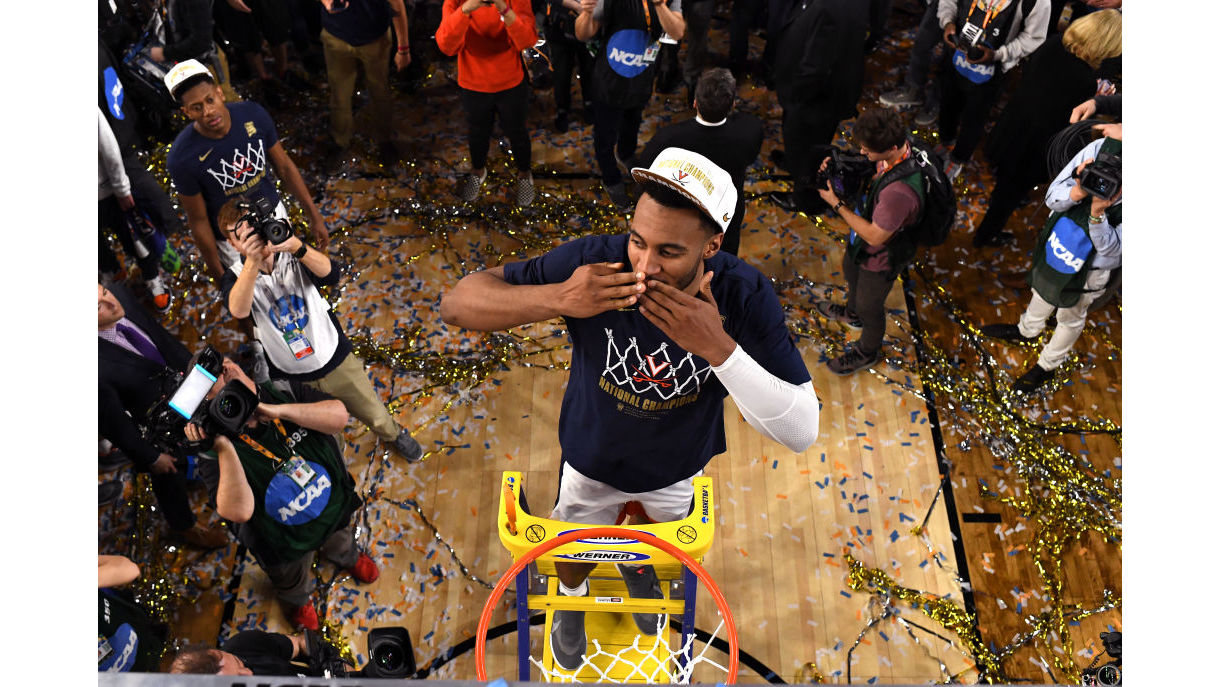 Virginia celebrates win