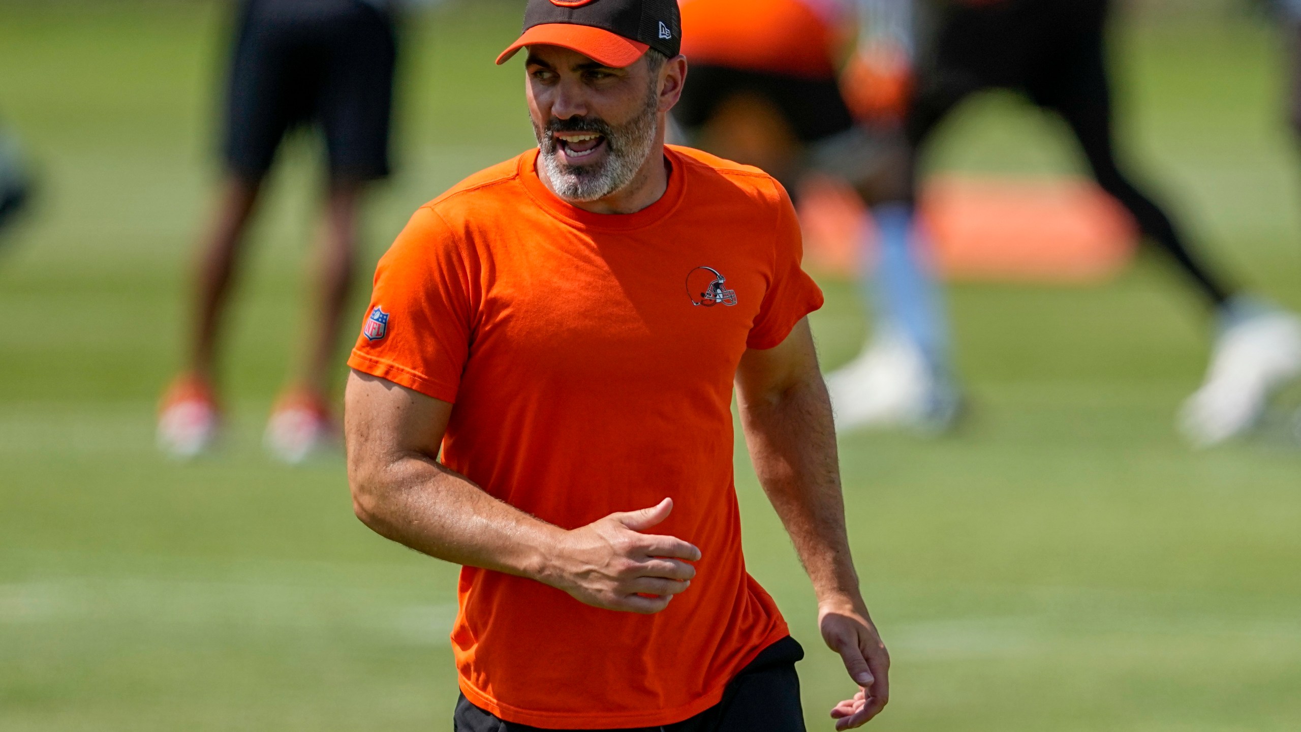 Cleveland Browns head coach Kevin Stefanski watches drills at the NFL football team's training camp on Sunday, July 23, 2023, in White Sulphur Springs, W.Va. (AP Photo/Chris Carlson)