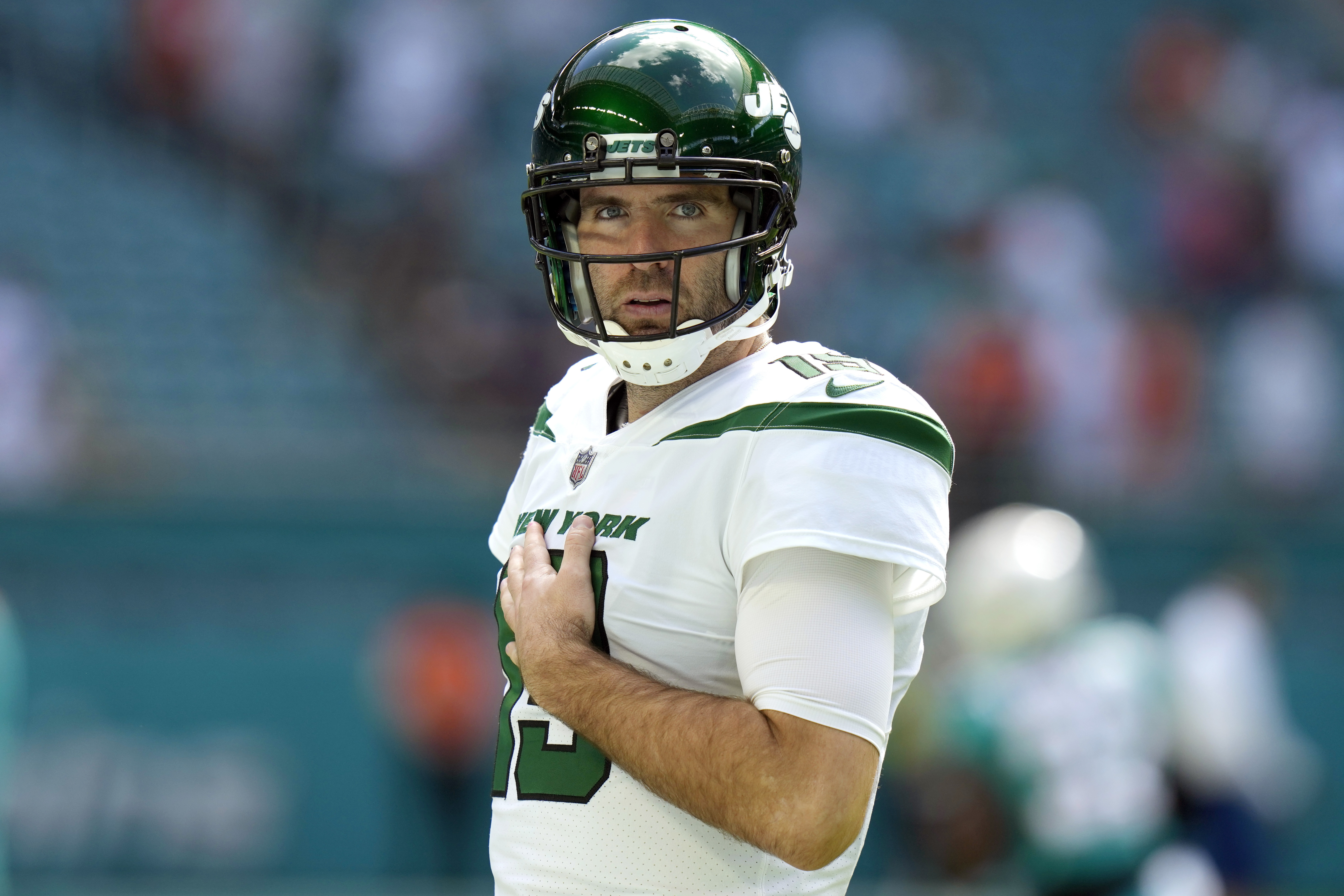 FILE - New York Jets quarterback Joe Flacco warms up before an NFL football game against the Miami Dolphins, Sunday, Jan. 8, 2023, in Miami Gardens, Fla. Former Super Bowl MVP Joe Flacco is working out Friday for the Cleveland Browns, who are still working out their changing quarterback situation, a person familiar with the visit told The Associated Press on Friday, Nov. 17, 2023. The 38-year-old Flacco could be an option for the Browns, who lost Deshaun Watson for the season earlier this week with a broken bone in his shoulder. (AP Photo/Lynne Sladky, FIle)