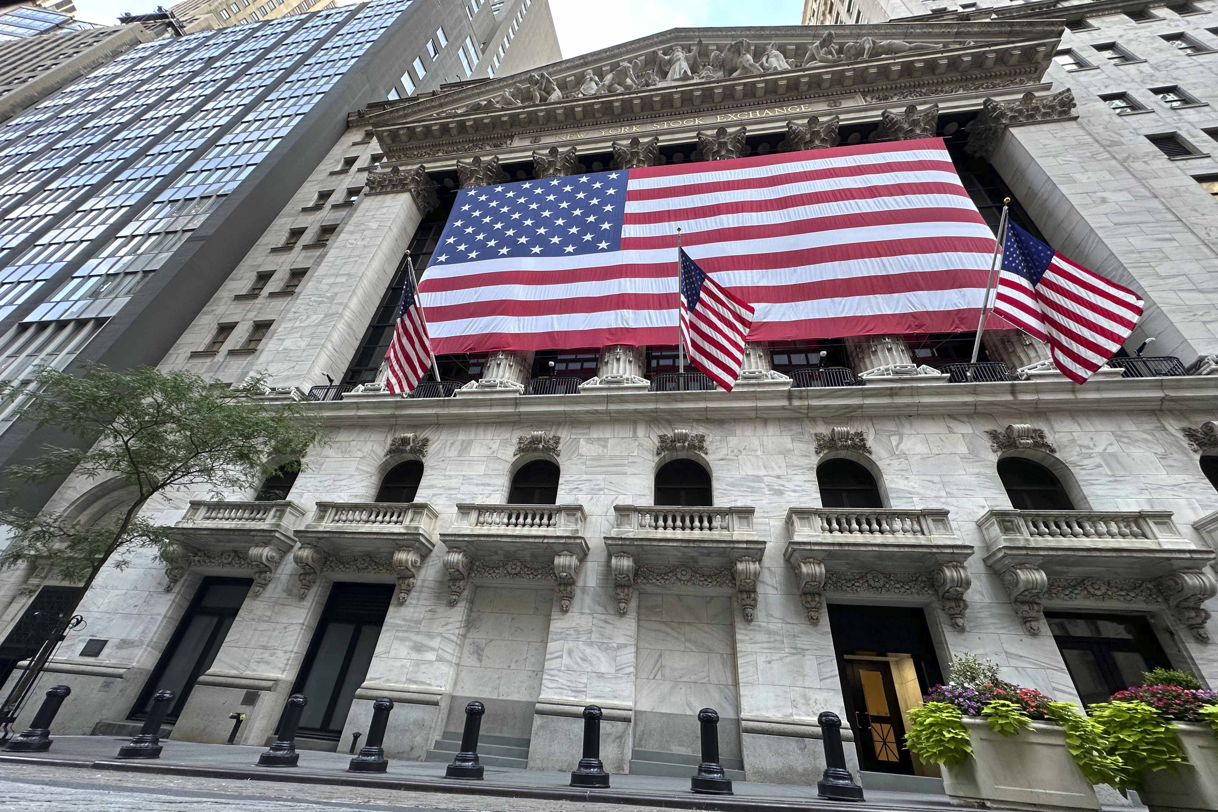 FILE - The New York Stock Exchange is seen on Wednesday, July 3, 2024, in New York. Shares advanced Friday, July 5, 2024, in Europe after Britain's Labour Party prevailed over the Conservatives in this week's national election. (AP Photo/Peter Morgan, File)