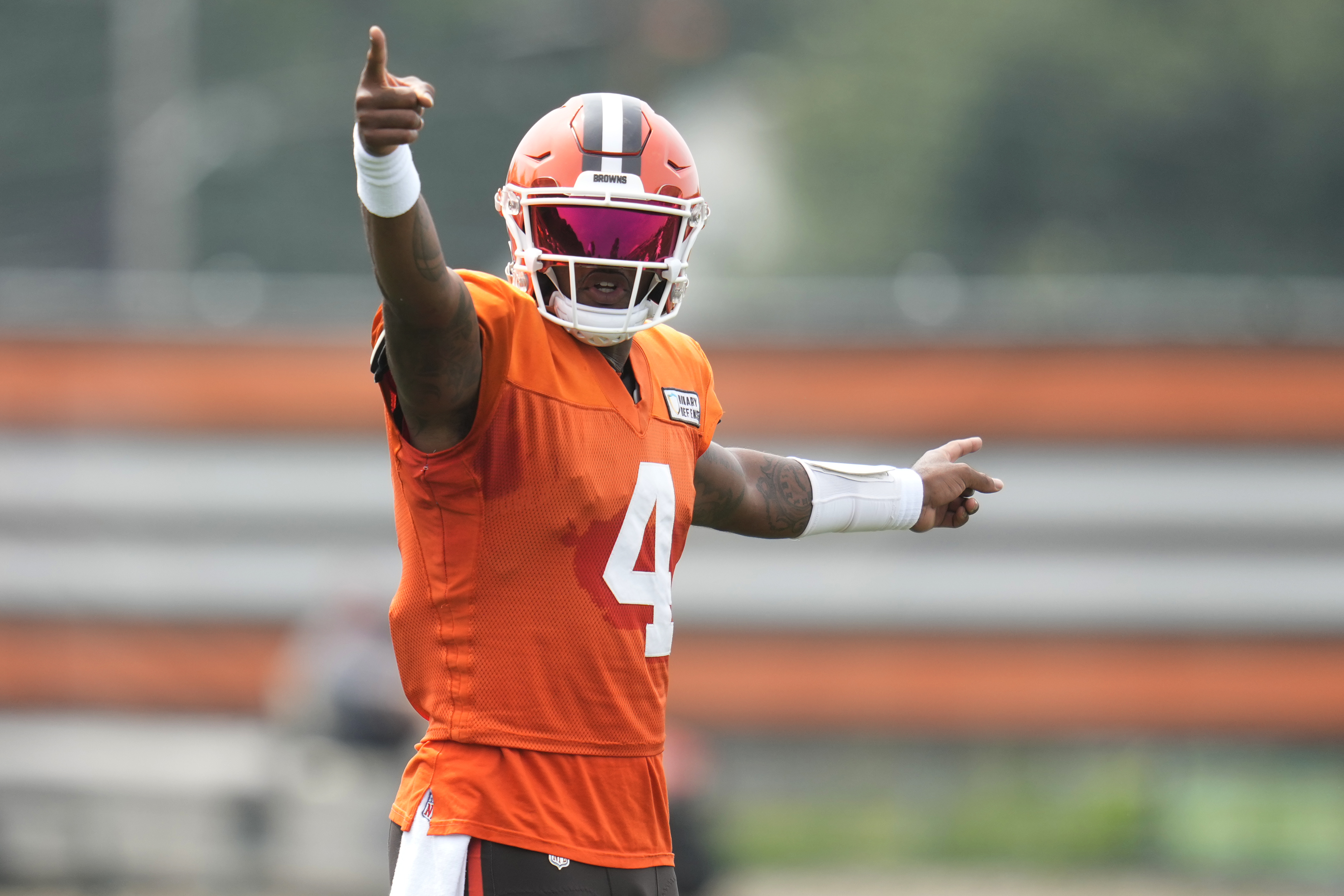 Cleveland Browns quarterback Deshaun Watson (4) gestures during a joint NFL football practice with the Minnesota Vikings, Thursday, Aug. 15, 2024, in Berea, Ohio. (AP Photo/Sue Ogrocki)