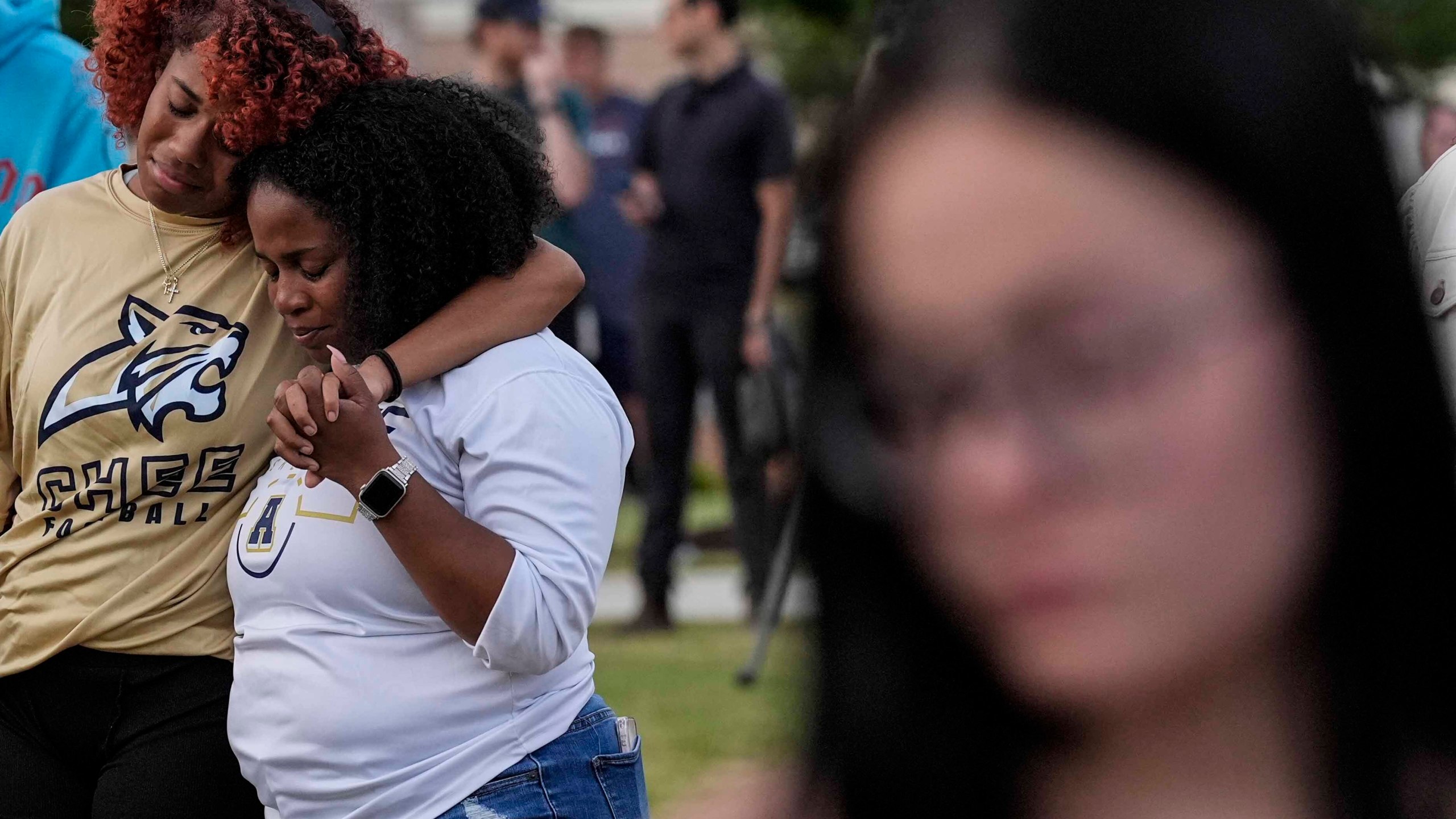 Mourners pray during a candlelight vigil for the slain students and teachers at Apalachee High School, Wednesday, Sept. 4, 2024, in Winder, Ga. (AP Photo/Mike Stewart)