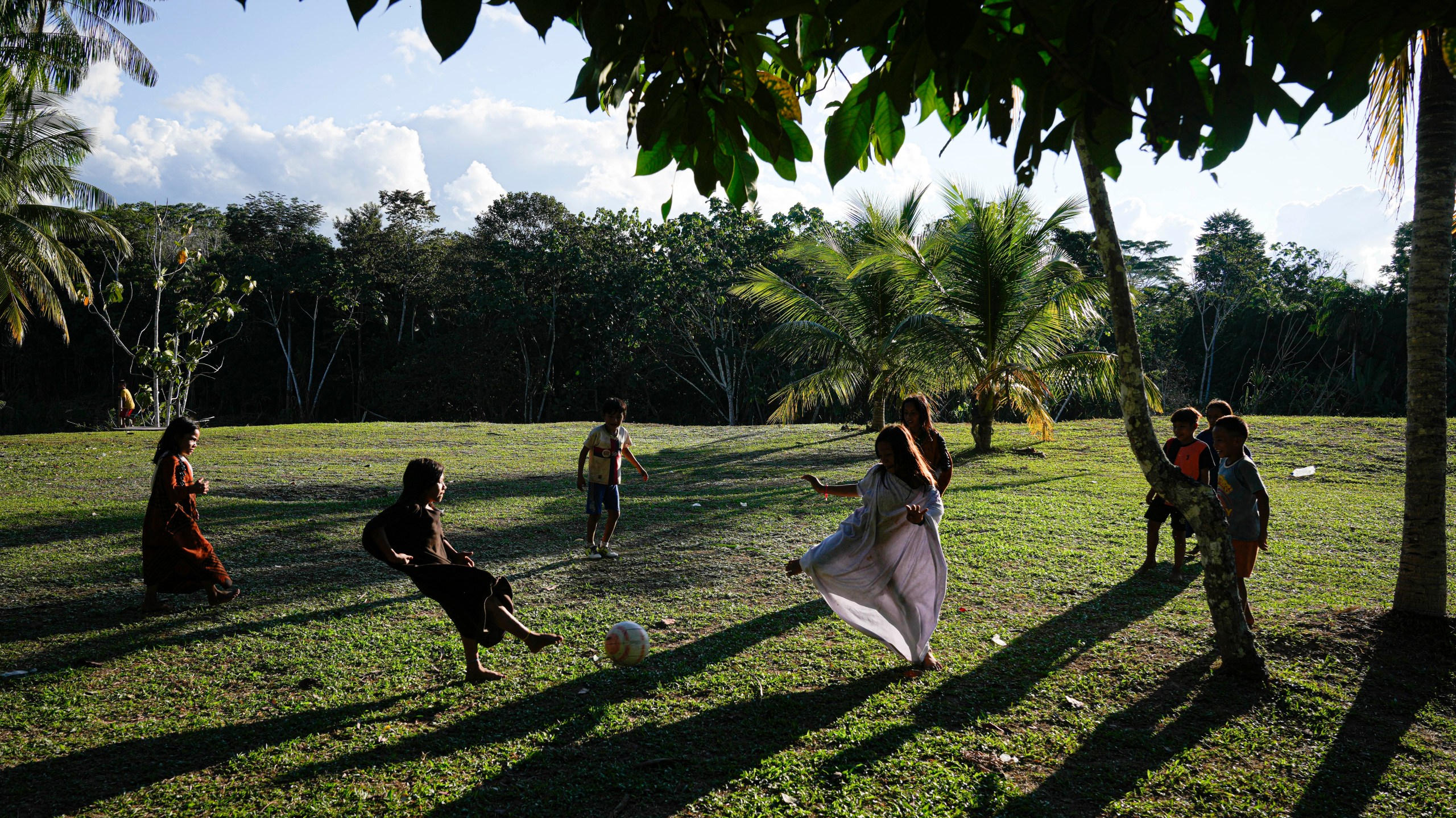 Ashaninka Indigenous children play with a ball in the Apiwtxa village, near Marechal Thaumaturgo city, Acre state, Brazil, Saturday, June 22, 2024. (AP Photo/Jorge Saenz)