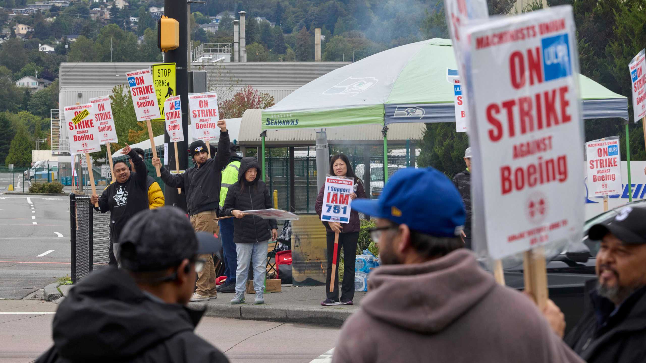 Boeing Machinists Union members react to passing traffic while on the picket line at the Renton factory, Saturday, Sept. 14, 2024, in Renton, Wash. (AP Photo/John Froschauer)