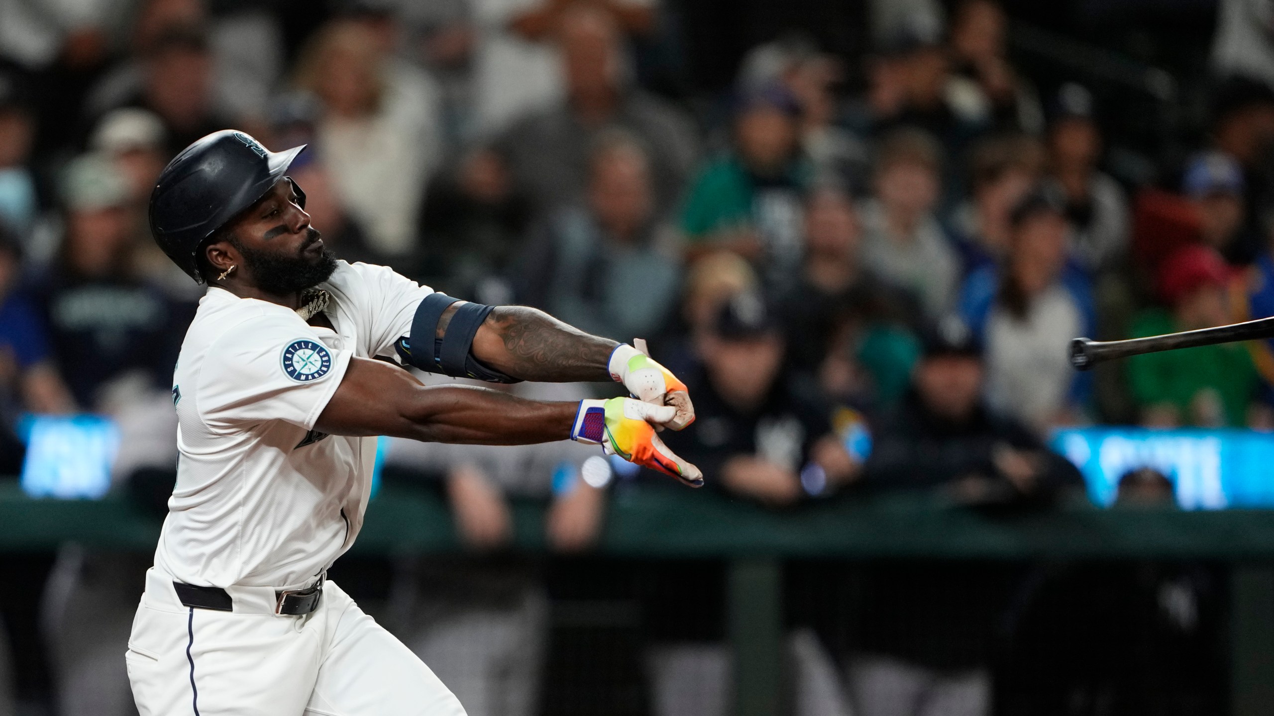 Seattle Mariners' Randy Arozarena loses his bat on a swing against the New York Yankees during the 10th inning of a baseball game Wednesday, Sept. 18, 2024, in Seattle. (AP Photo/Lindsey Wasson)