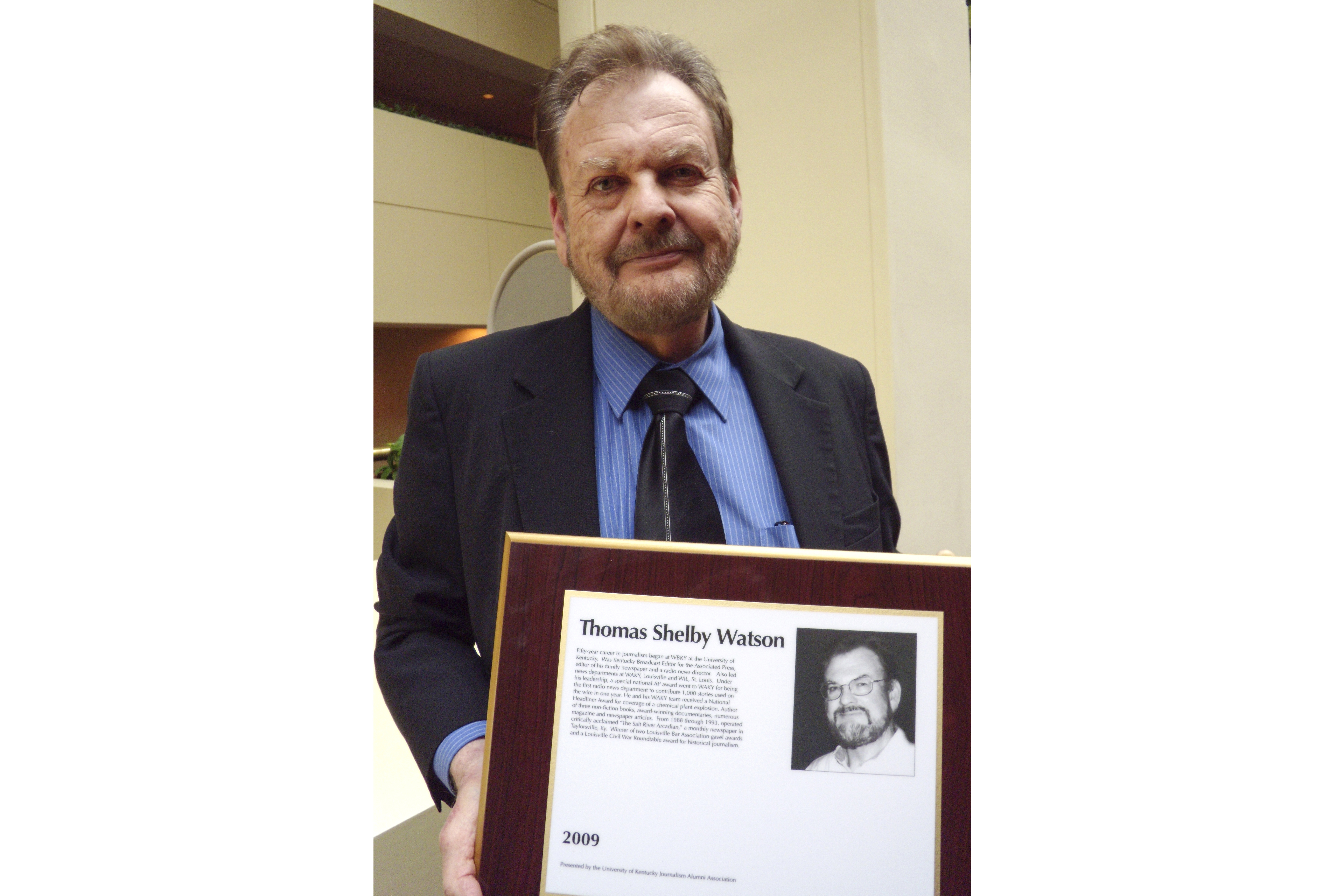 Associated Press Kentucky Broadcast Editor Tom Watson holds his plaque on his induction into the Kentucky Journalism Hall of Fame in Lexington, Ky., April 14, 2009. (AP Photo/Adam Yeomans)