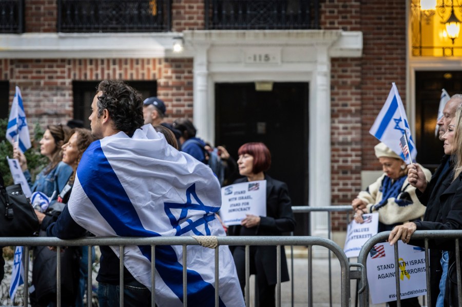 People attend a pro-Israel really held outside the Permanent Observer Mission of the State of Palestine to the United Nations building, Tuesday Sept. 24, 2024 in New York. (AP Photo/Stefan Jeremiah)