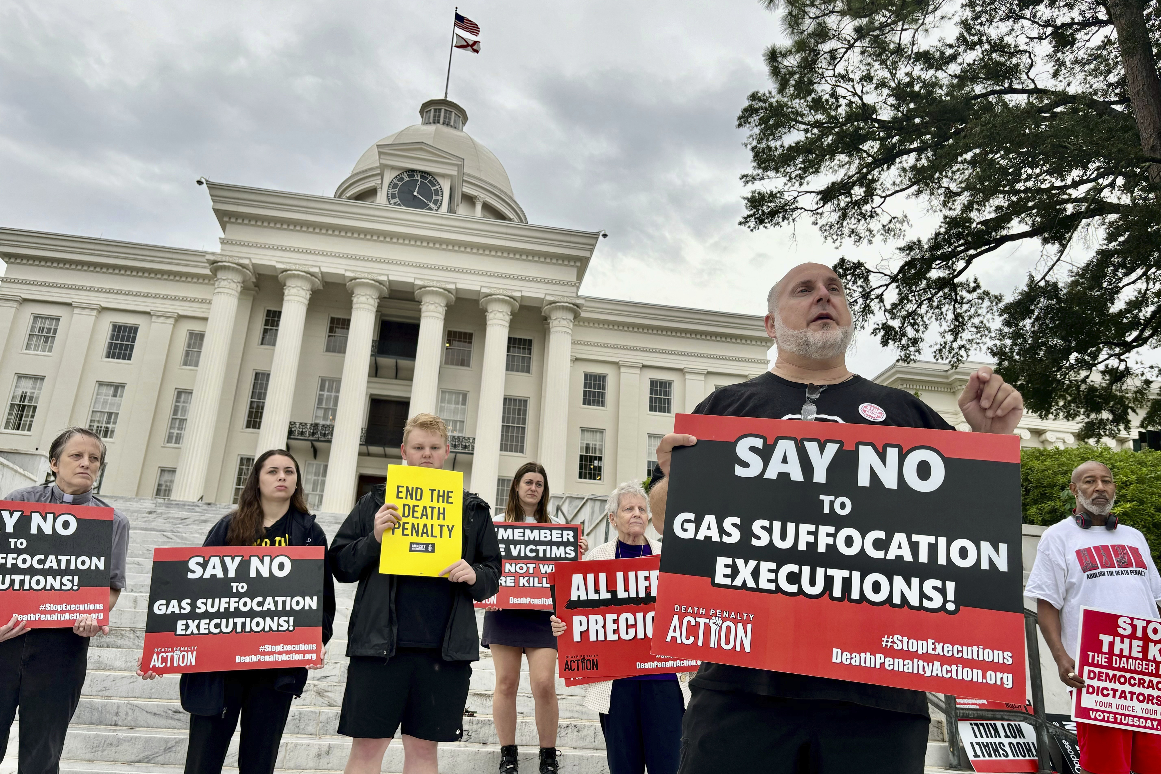 Abraham Bonowitz, executive director of Death Penalty Action, and other death penalty opponents hold a demonstration outside the Alabama Capitol in Montgomery, Ala., Wednesday, Sept. 25, 2024, asking the state to call off the scheduled execution of Alan Miller in what would be the nation's second execution using nitrogen gas. (AP Photo/Kim Chandler)