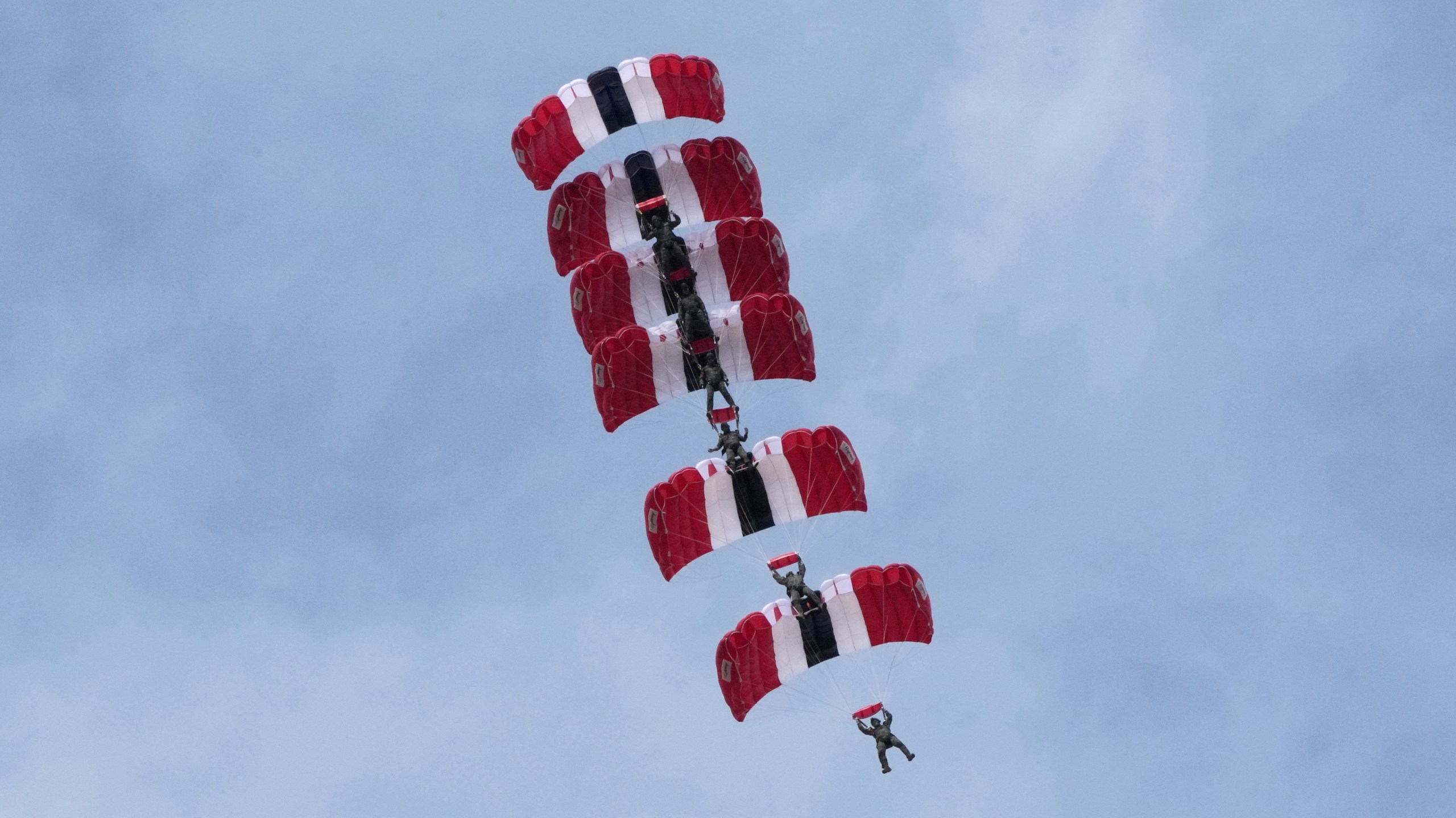 South Korean special army soldiers parachute down during the media day for the 76th anniversary of Armed Forces Day at Seoul air base in Seongnam, South Korea, Wednesday, Sept. 25, 2024. (AP Photo/Ahn Young-joon)