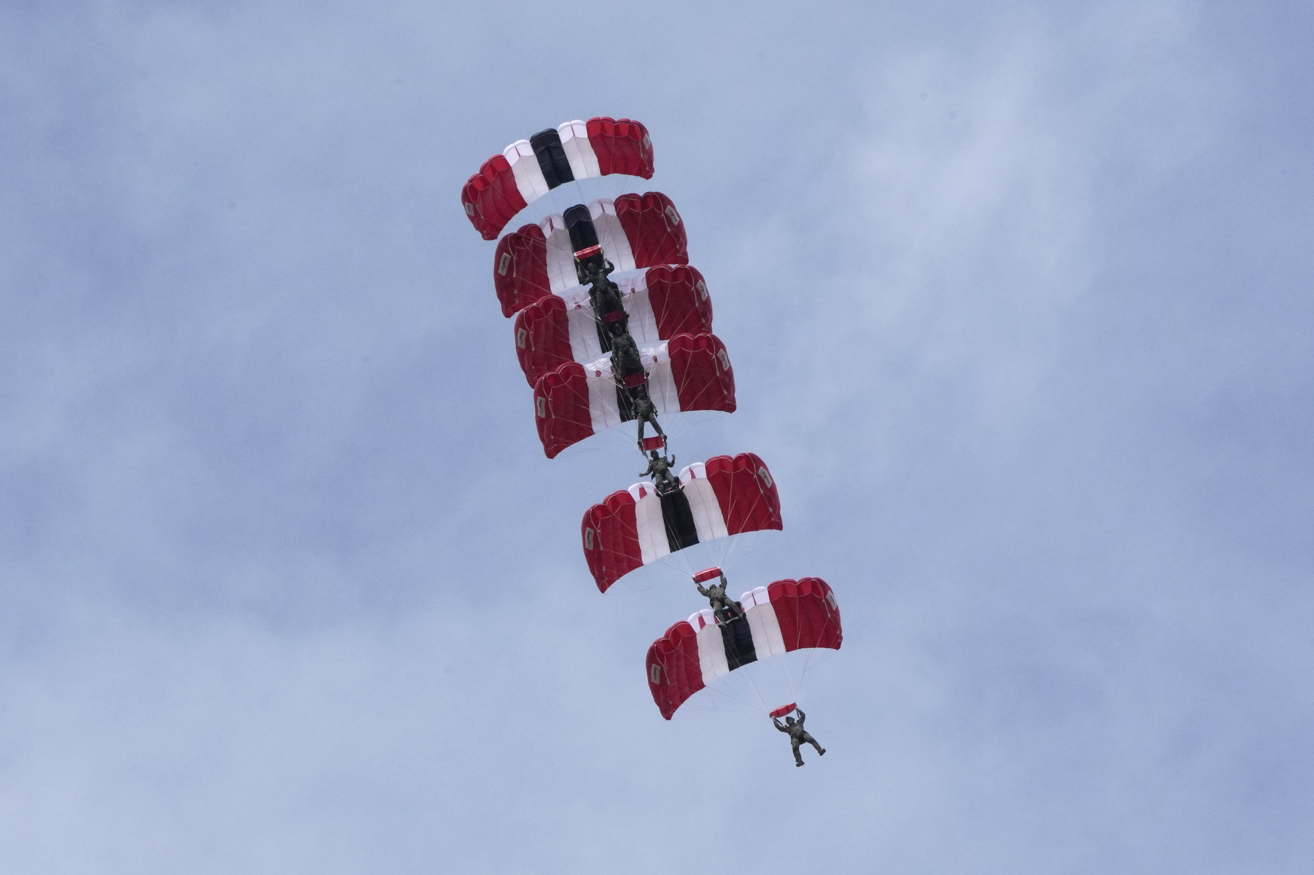 South Korean special army soldiers parachute down during the media day for the 76th anniversary of Armed Forces Day at Seoul air base in Seongnam, South Korea, Wednesday, Sept. 25, 2024. (AP Photo/Ahn Young-joon)