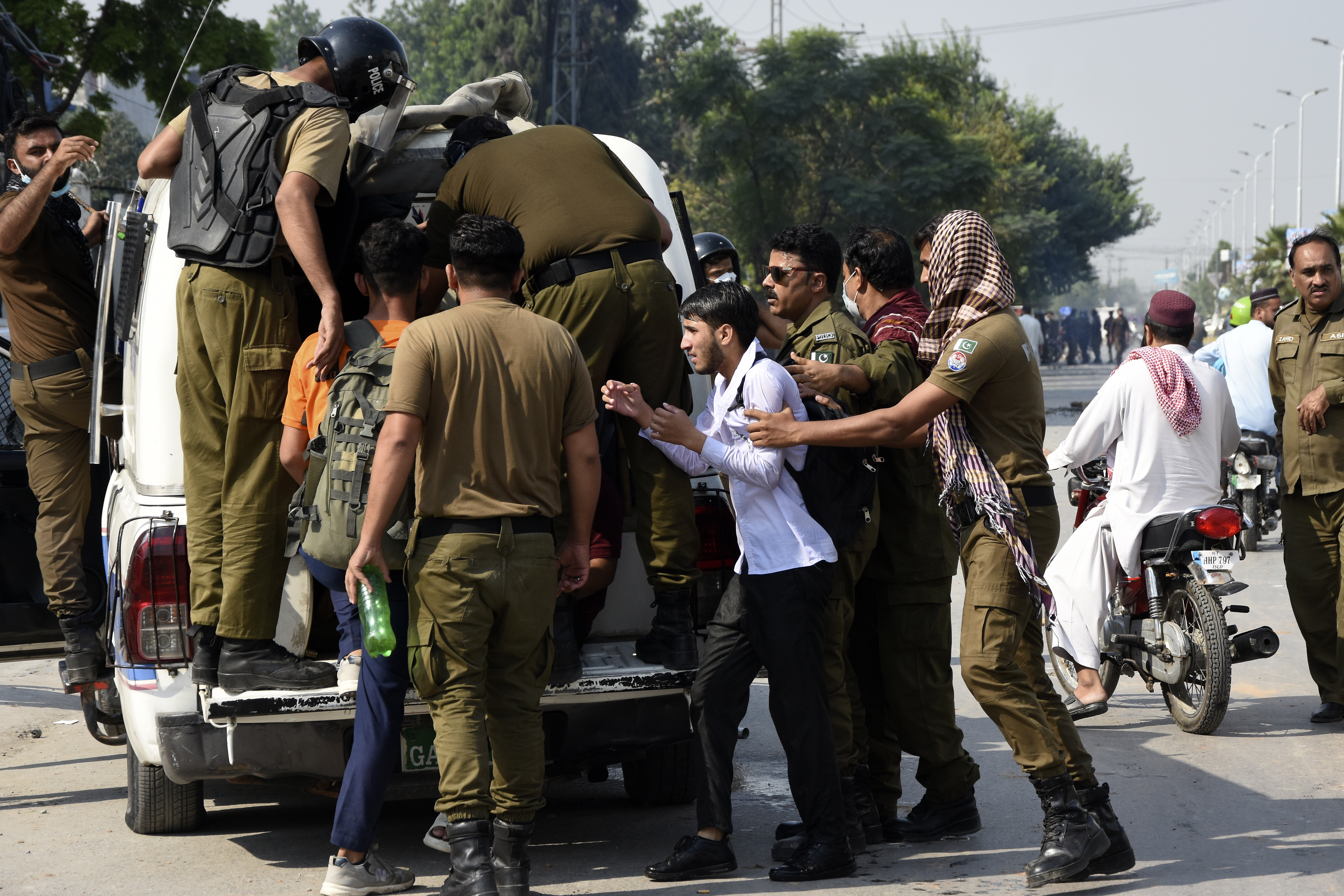 Police officers detain students following a students protest over an alleged on-campus rape in Punjab, in Rawalpindi, Pakistan, Thursday, Oct. 17, 2024. (AP Photo/W.K. Yousafzai)