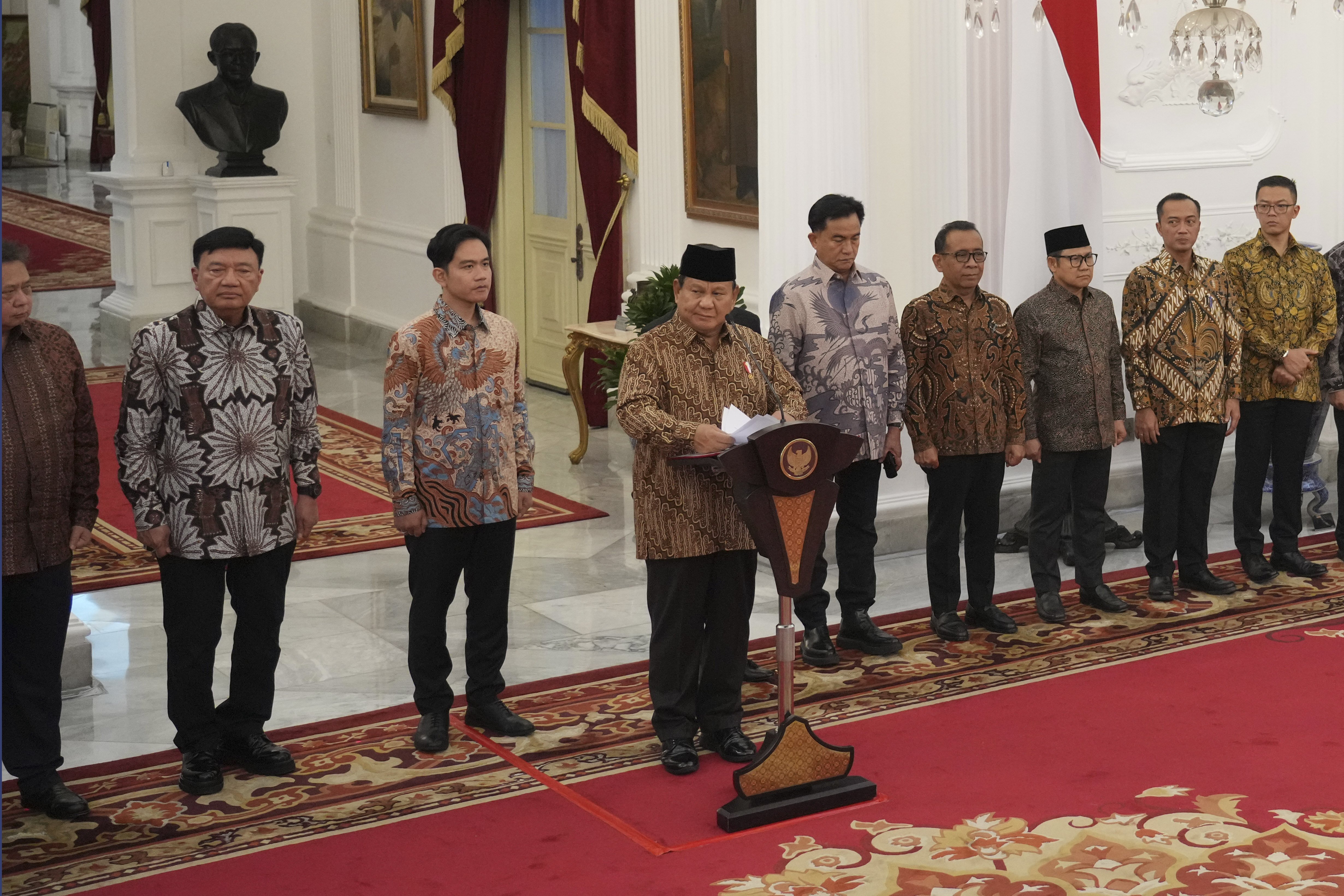 Indonesia's new President Prabowo Subianto, center, announces his cabinet lineup of newly-appointed ministers, at Merdeka Palace, in Jakarta, Indonesia, Sunday, Oct. 20, 2024. (AP Photo/Achmad Ibrahim)