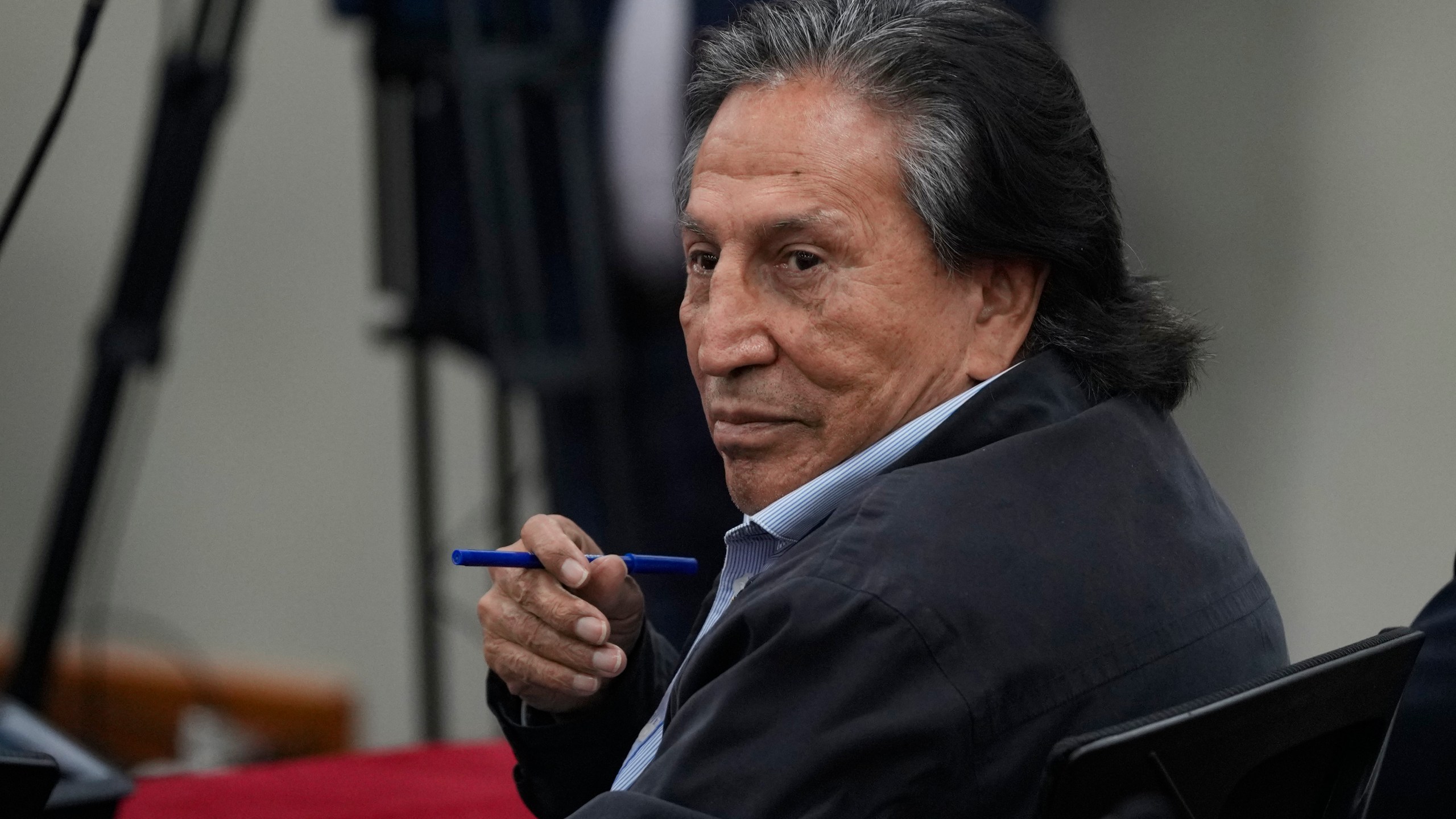 Former Peruvian President Alejandro Toledo attends a court session where the judge will rule in his corruption case in Lima, Peru, Monday, Oct. 21, 2024. (AP Photo/Guadalupe Pardo)