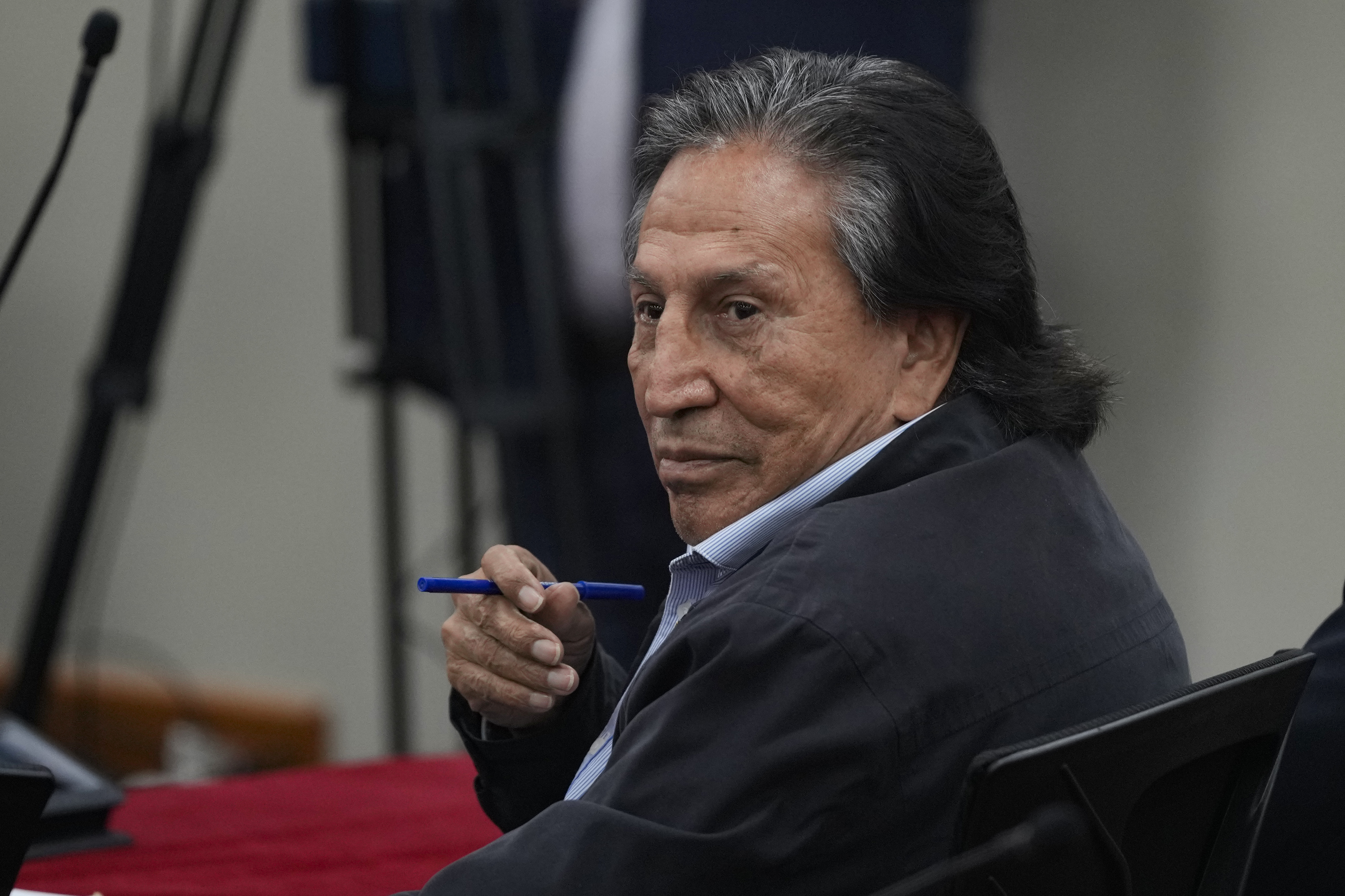 Former Peruvian President Alejandro Toledo attends a court session where the judge will rule in his corruption case in Lima, Peru, Monday, Oct. 21, 2024. (AP Photo/Guadalupe Pardo)