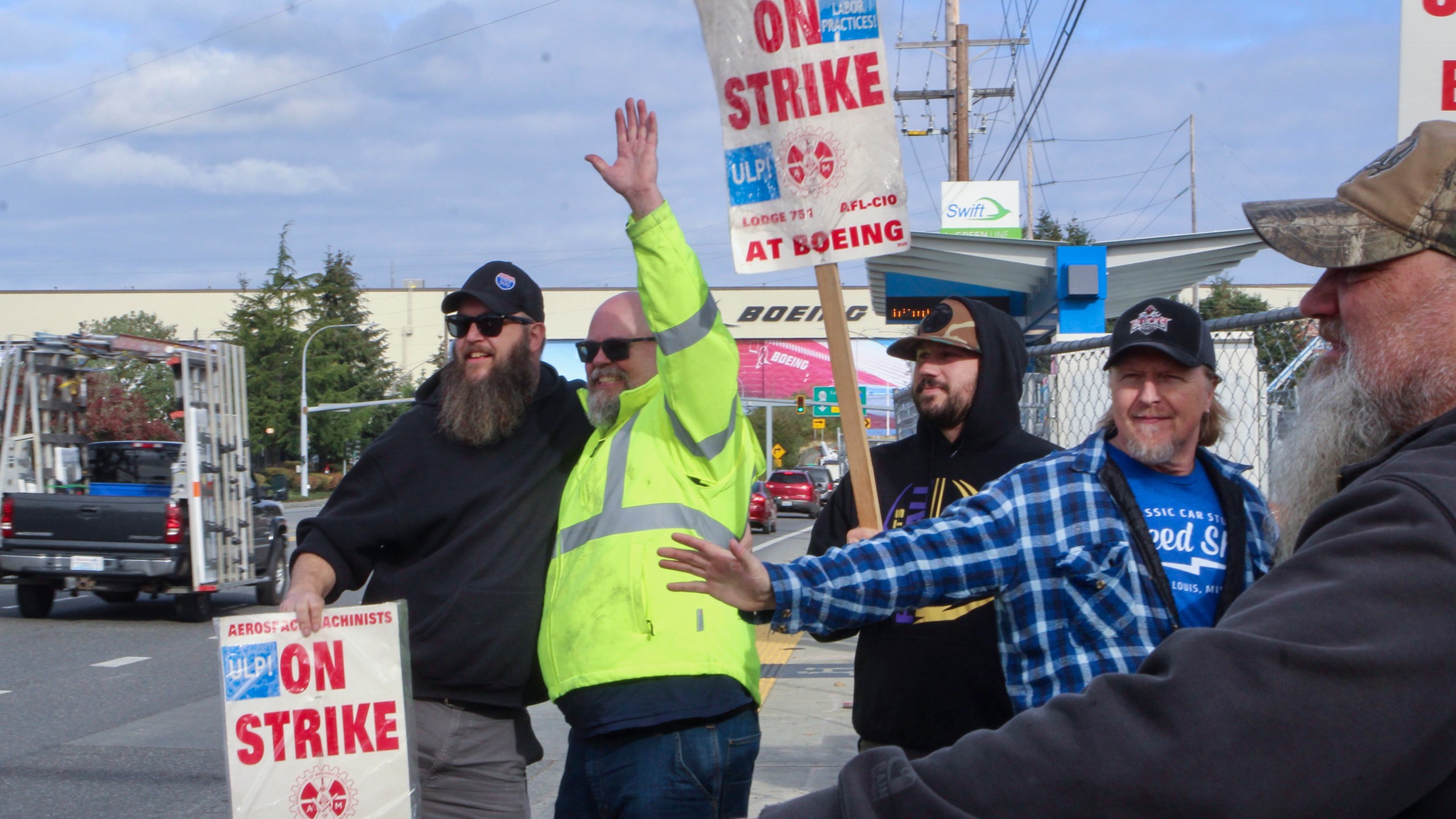 Union machinists wave signs next to company's factory in Everett, Wash., on Tuesday, Oct. 22, 2024. (AP Photo/Manuel Valdes)