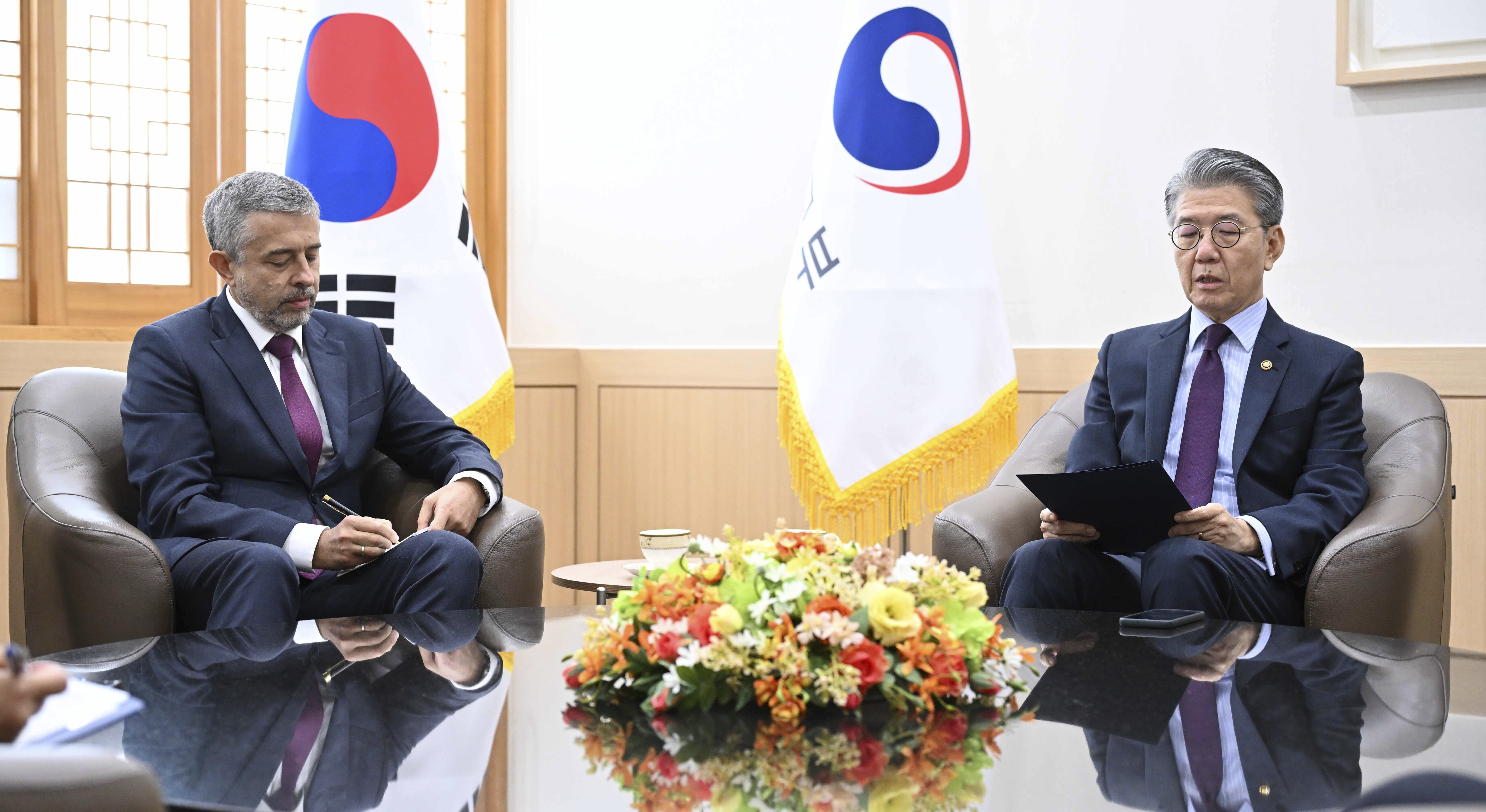 In this photo provided by South Korea Foreign Ministry, South Korea's Vice Foreign Minister Kim Hong Kyun, right, meets with Russian Ambassador to South Korea Georgy Zinoviev at the Foreign Ministry in Seoul, South Korea, Monday, Oct. 21, 2024. (South Korea Foreign Ministry via AP)