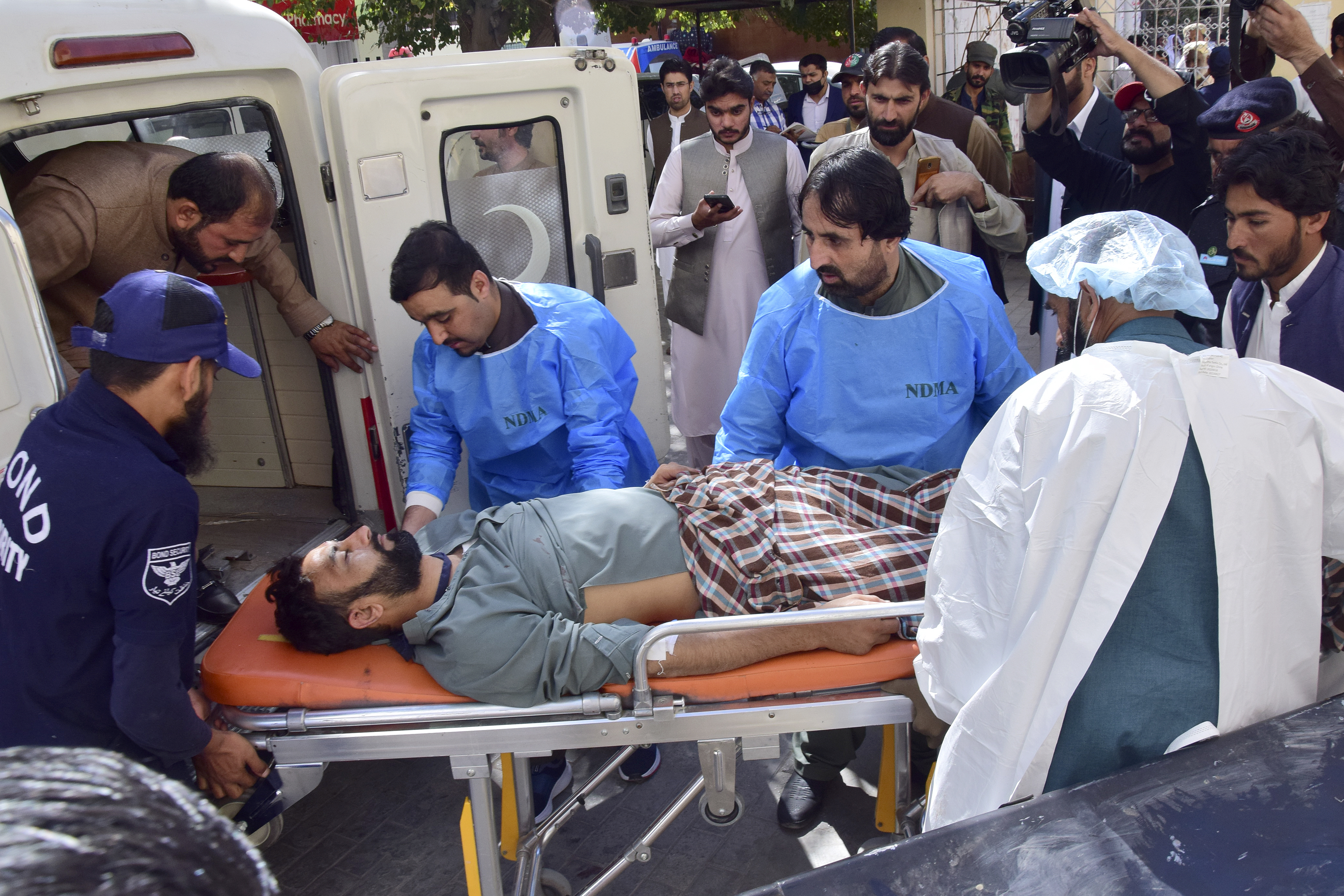 Paramedics and volunteers transport an injured victim of a bomb explosion in Mastung town, upon arrival at a hospital in Quetta, Pakistan, Friday, Nov. 1, 2024. (AP Photo/Arshad Butt)