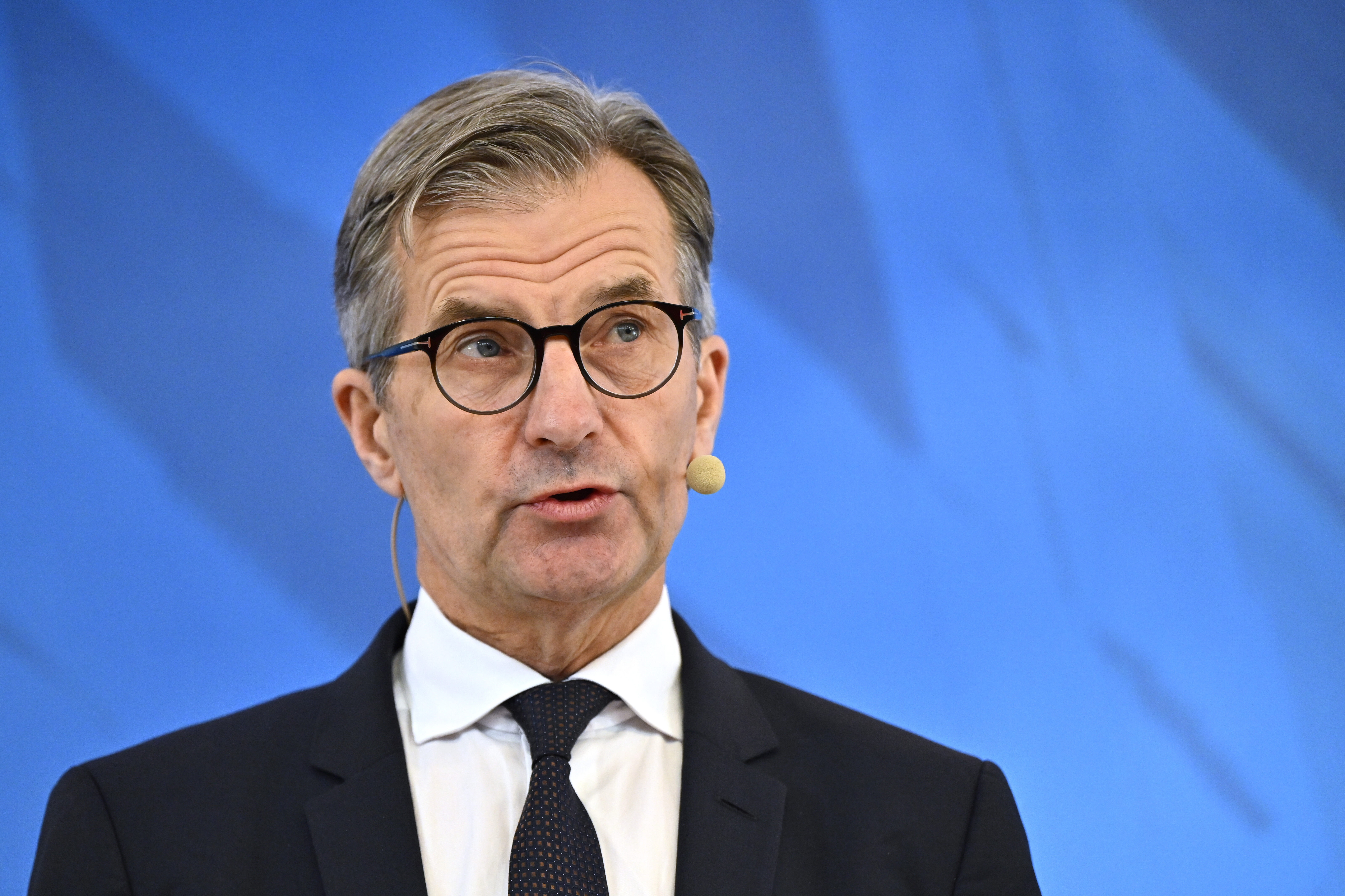 Sweden Riksbank Governor Erik Thedéen presents the interest rate announcement at a press conference at Magasinet in Falun, Sweden, Thursday, Nov.7, 2024. (Anders Wiklund /TT News Agency via AP)