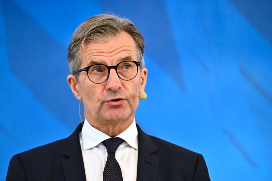 Sweden Riksbank Governor Erik Thedéen presents the interest rate announcement at a press conference at Magasinet in Falun, Sweden, Thursday, Nov.7, 2024. (Anders Wiklund /TT News Agency via AP)