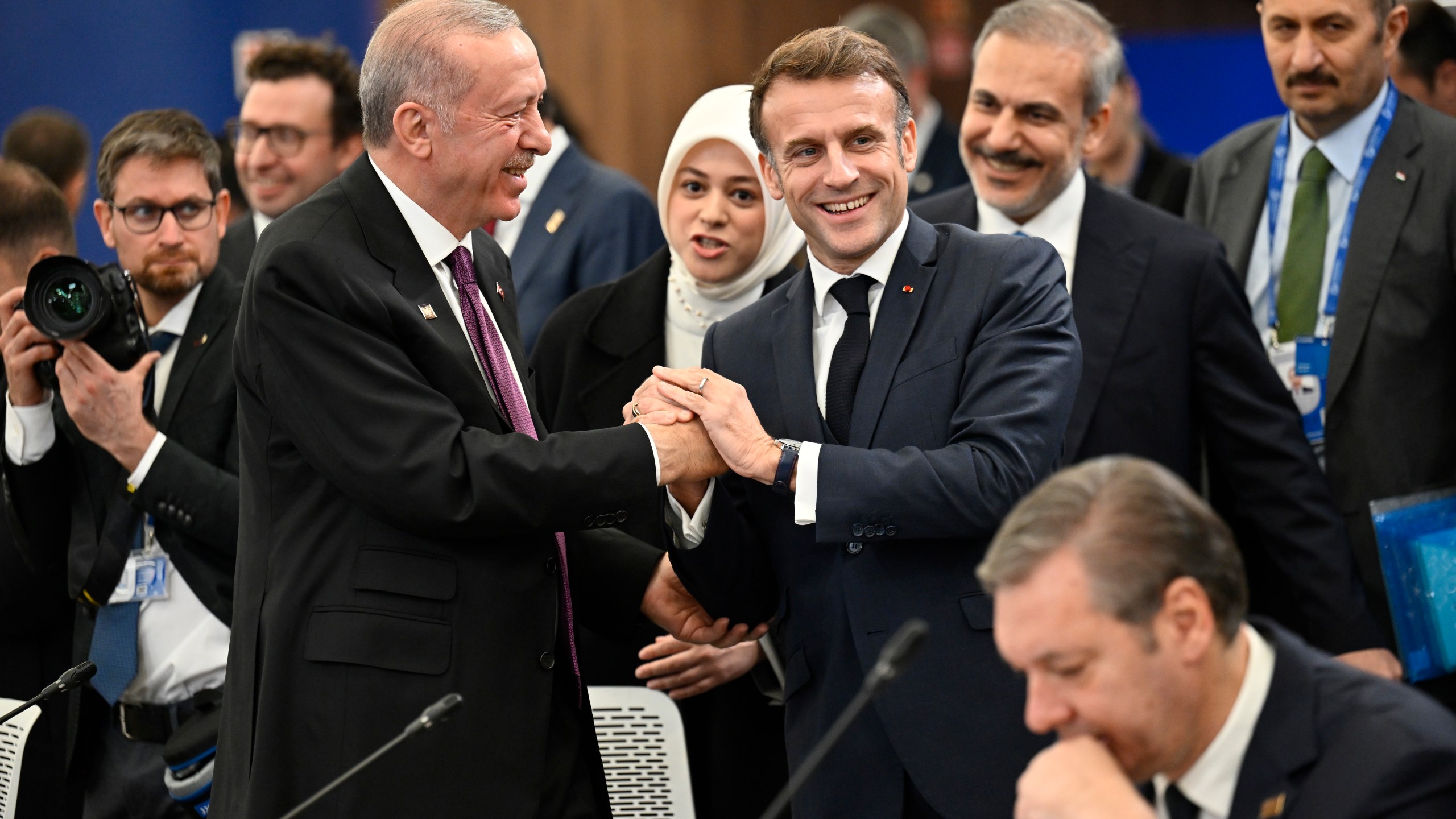 Turkish President Recep Tayyip Erdogan, left, speaks with French President Emmanuel Macron at a plenary session during the European Political Community (EPC) Summit at the Puskas Arena in Budapest, Thursday, Nov. 7, 2024. (AP Photo/Denes Erdos)