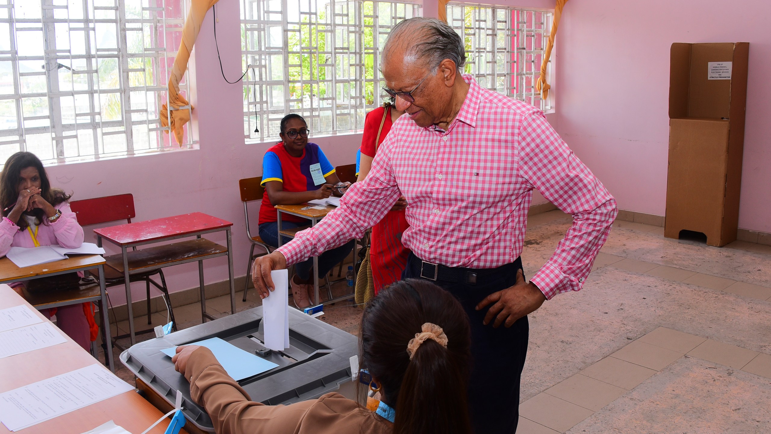 Leader of the Labour Party, Navin Ramgoolan, casts his vote in Mauritian elections in Port Louis, Sunday Nov. 10, 2024. (La Sentinelle via AP)