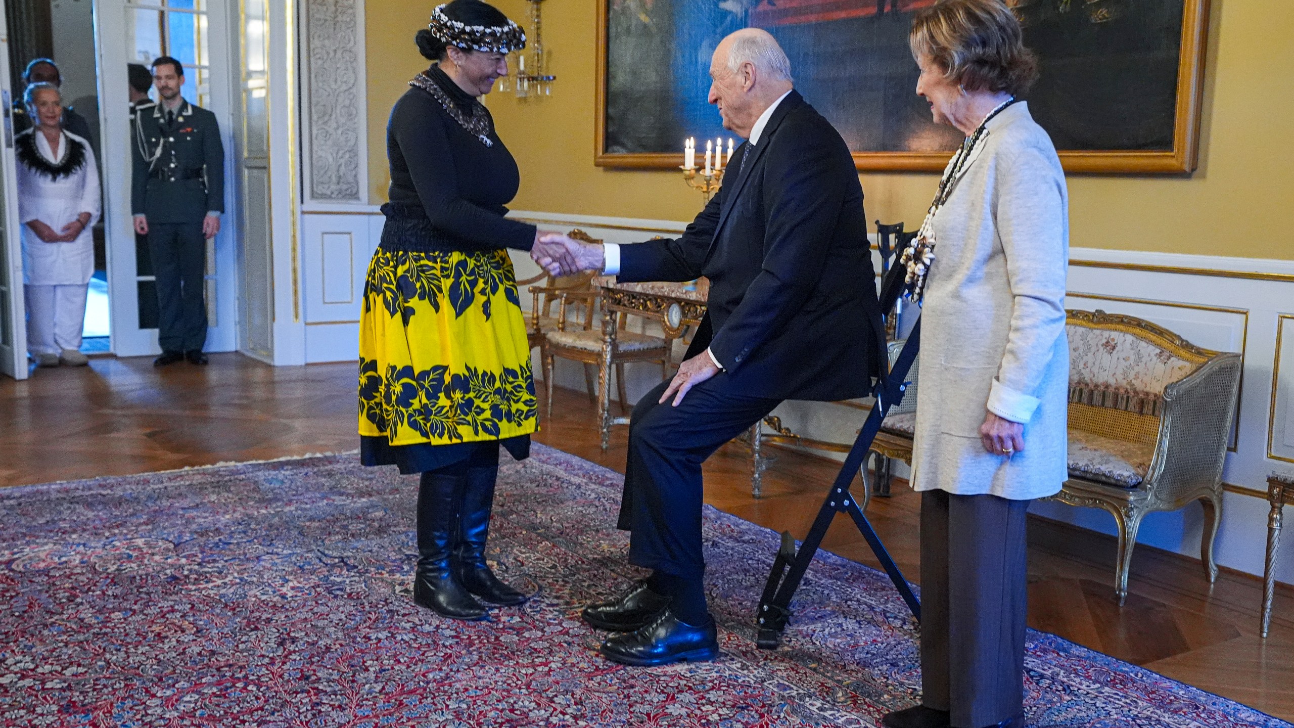 Norway's King Harald, centre, and Queen Sonja, right, welcome Rapa Nui Chilean politician Laura Tarita Rapu Alarcon, at the Royal Palace, in Oslo, Norway, Tuesday, Nov. 12, 2024. (Lise Åserud/NTB Scanpix via AP)