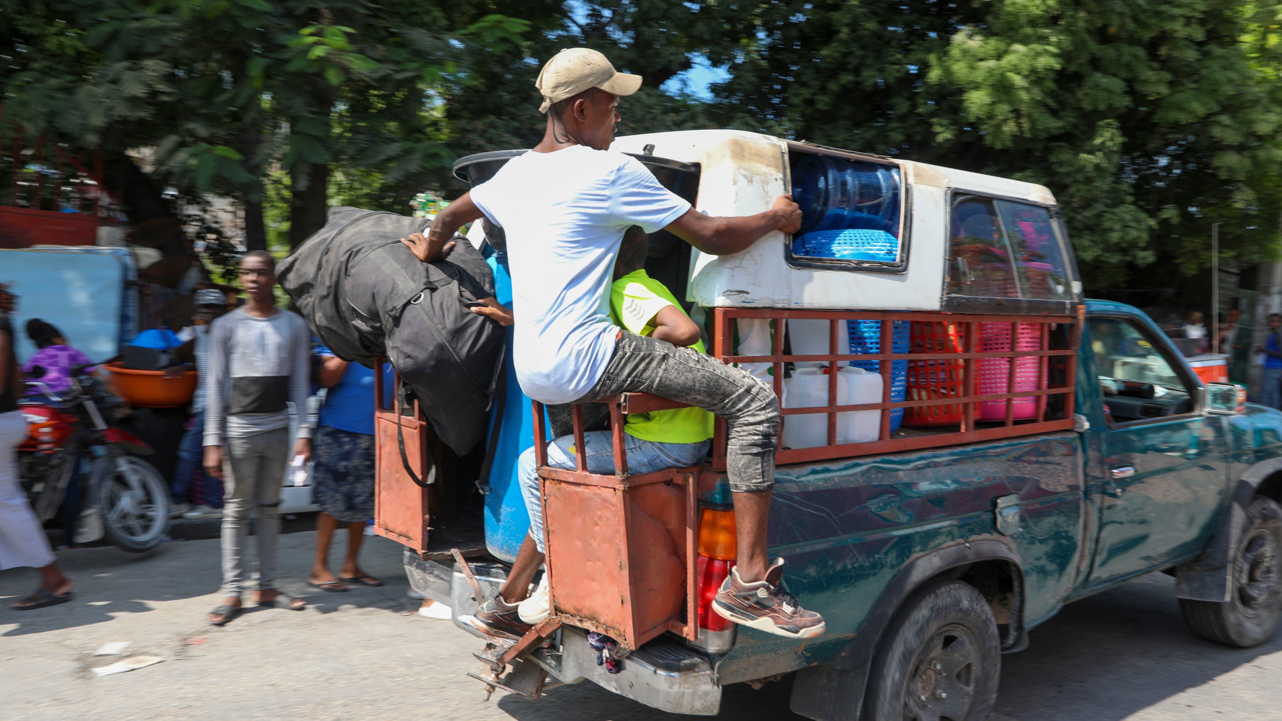 Residents flee their homes to escape gang violence in the Nazon neighborhood of Port-au-Prince, Haiti, Thursday, Nov. 14, 2024. (AP Photo/Odelyn Joseph)