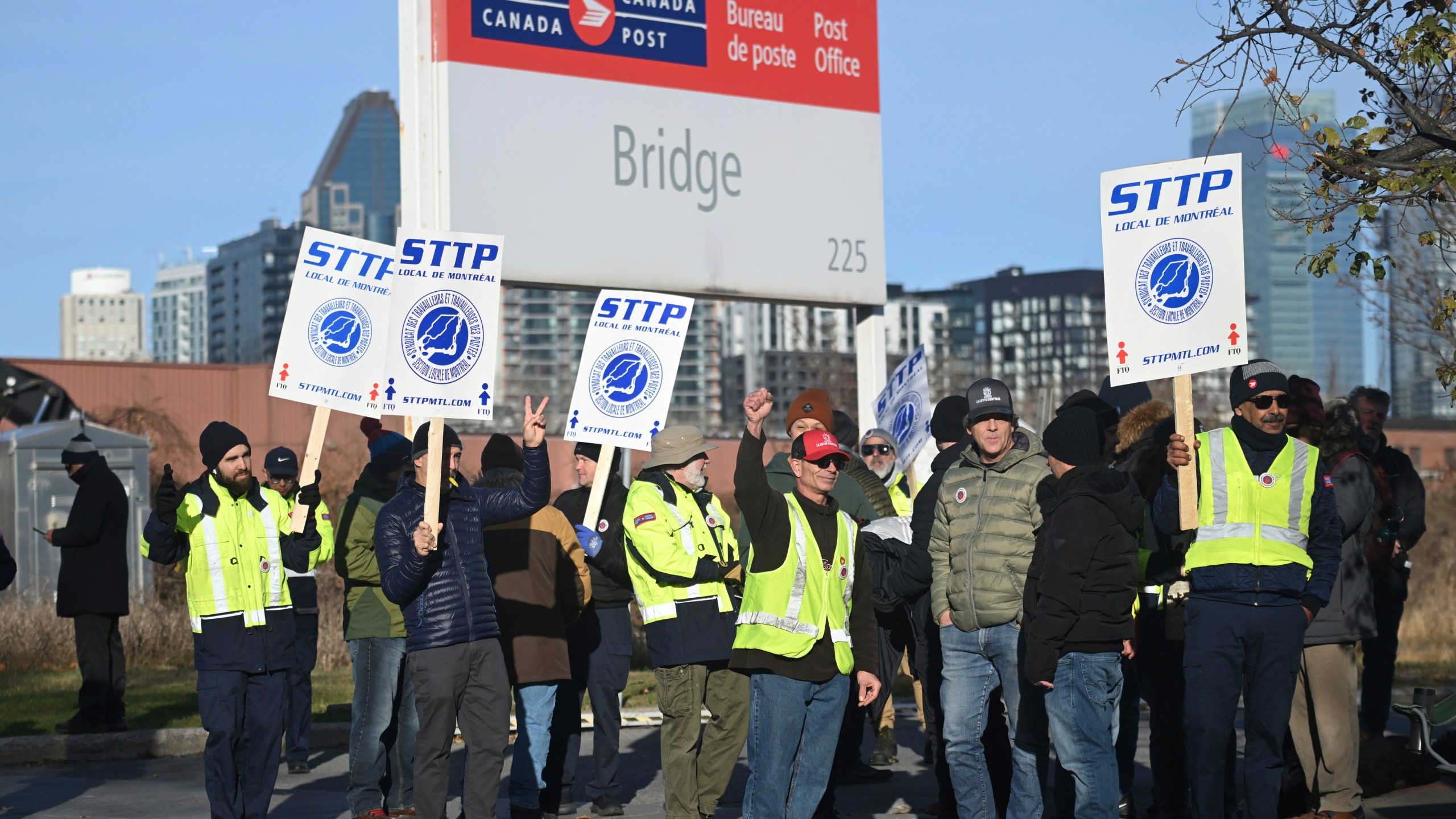 Canada Post workers picket outside a sorting plant in Montreal on Friday, Nov.15, 2024. (Graham Hughes/The Canadian Press via AP)