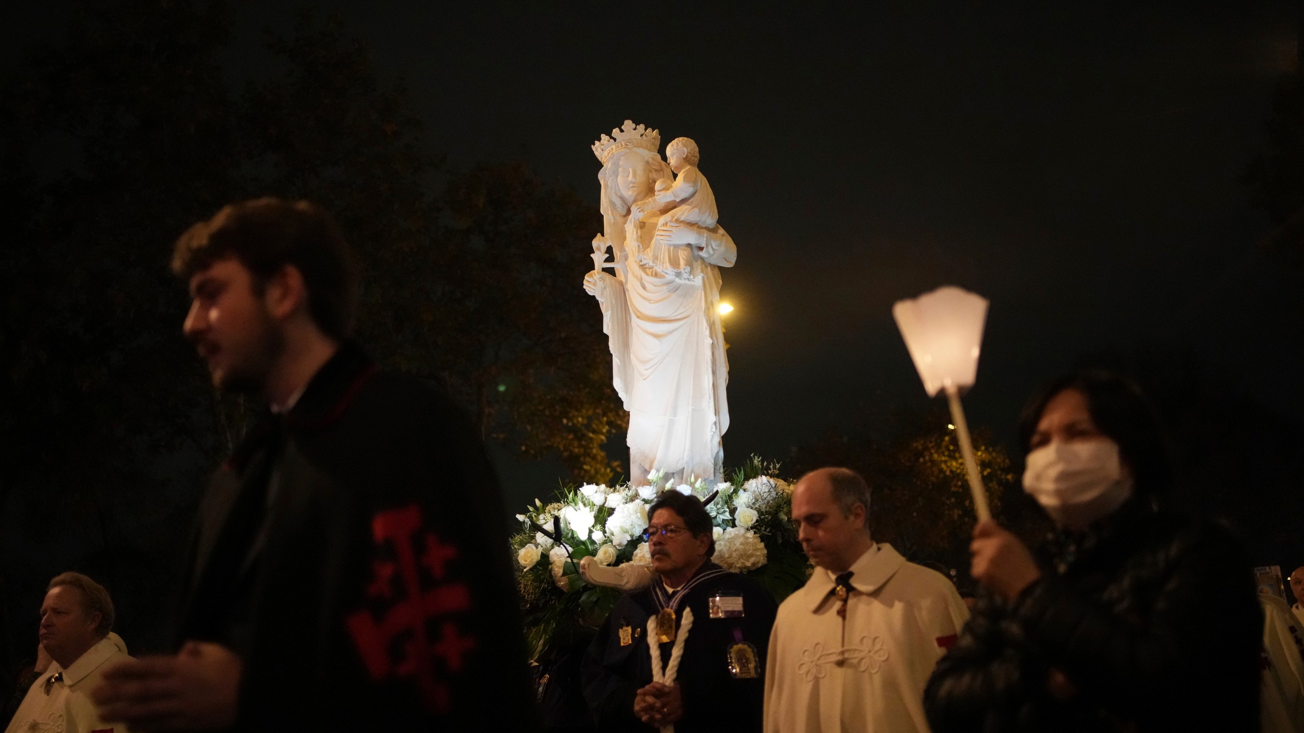 A replica of the Virgin Mary statue is carried from Saint-Germain l'Auxerrois church to Notre-Dame cathedral during a procession, Friday, Nov. 15, 2024 in Paris. (AP Photo/Christophe Ena)