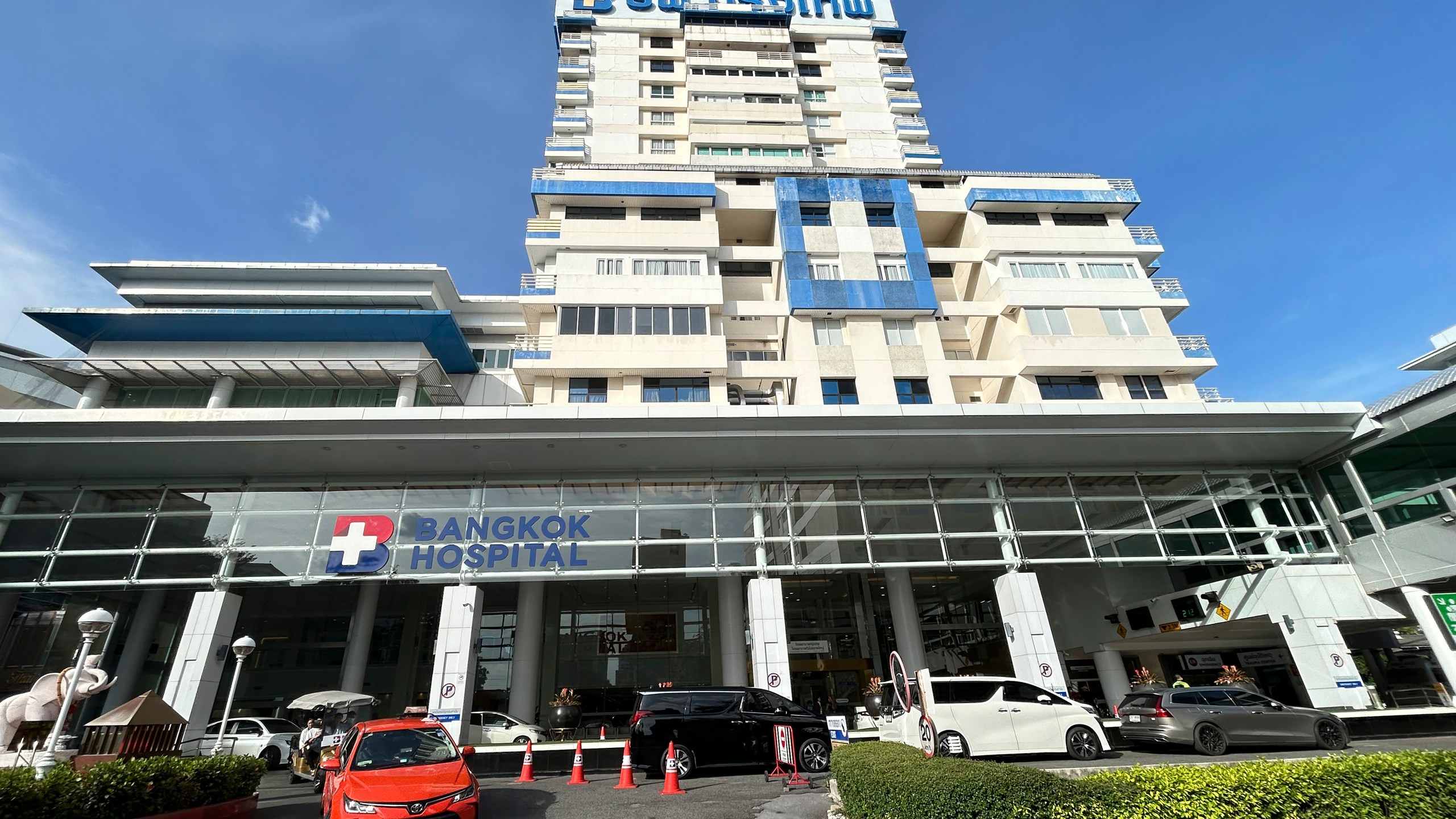 This photo shows the exterior of Bangkok Hospital, in Bangkok, Thailand, Friday, Nov. 22, 2024. (AP Photo/Sakchai Lalit)