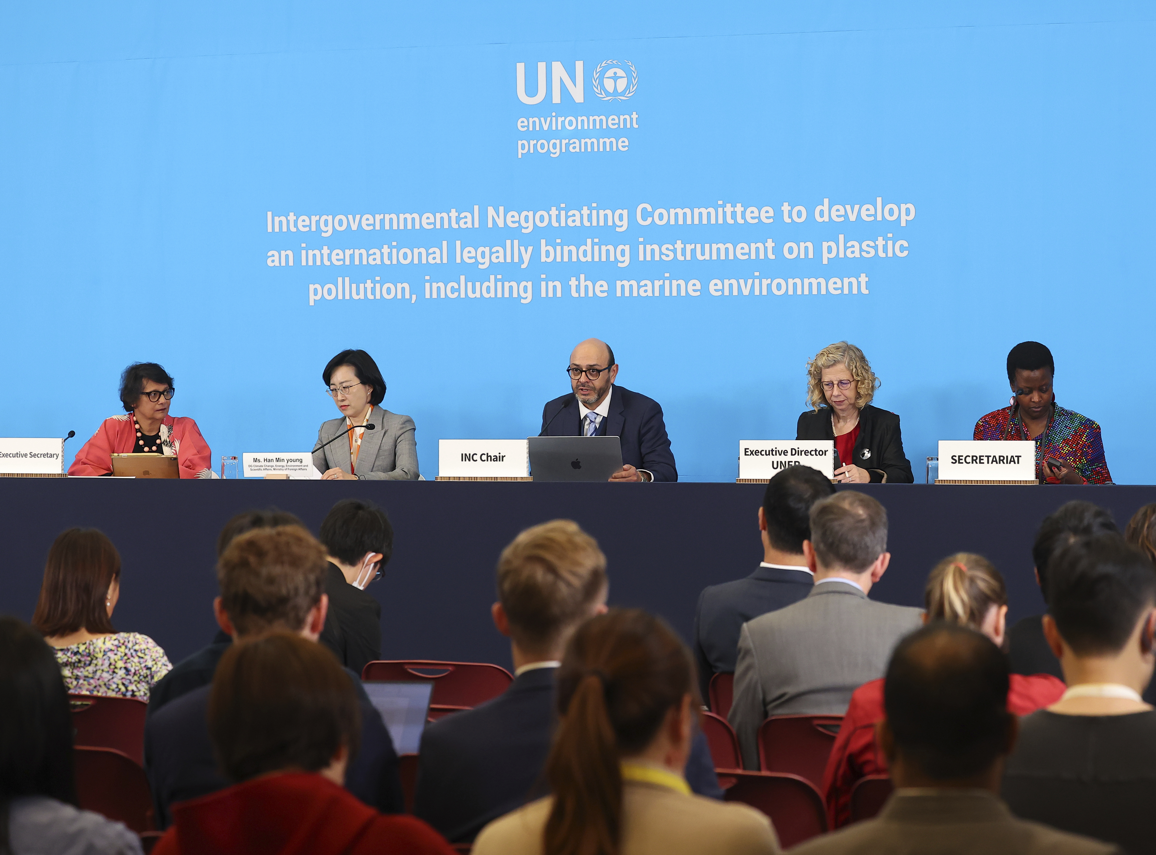 Chair of the International Negotiating Committee, Luis Vayas Valdivieso, center, speaks next to Inger Andersen, Executive Director of UNEP, second from right, during the press conference for the fifth session of the Intergovernmental Negotiating Committee on Plastic Pollution in Busan, South Korea, Monday, Nov. 25, 2024. (Son Hyung-joo/Yonhap via AP)