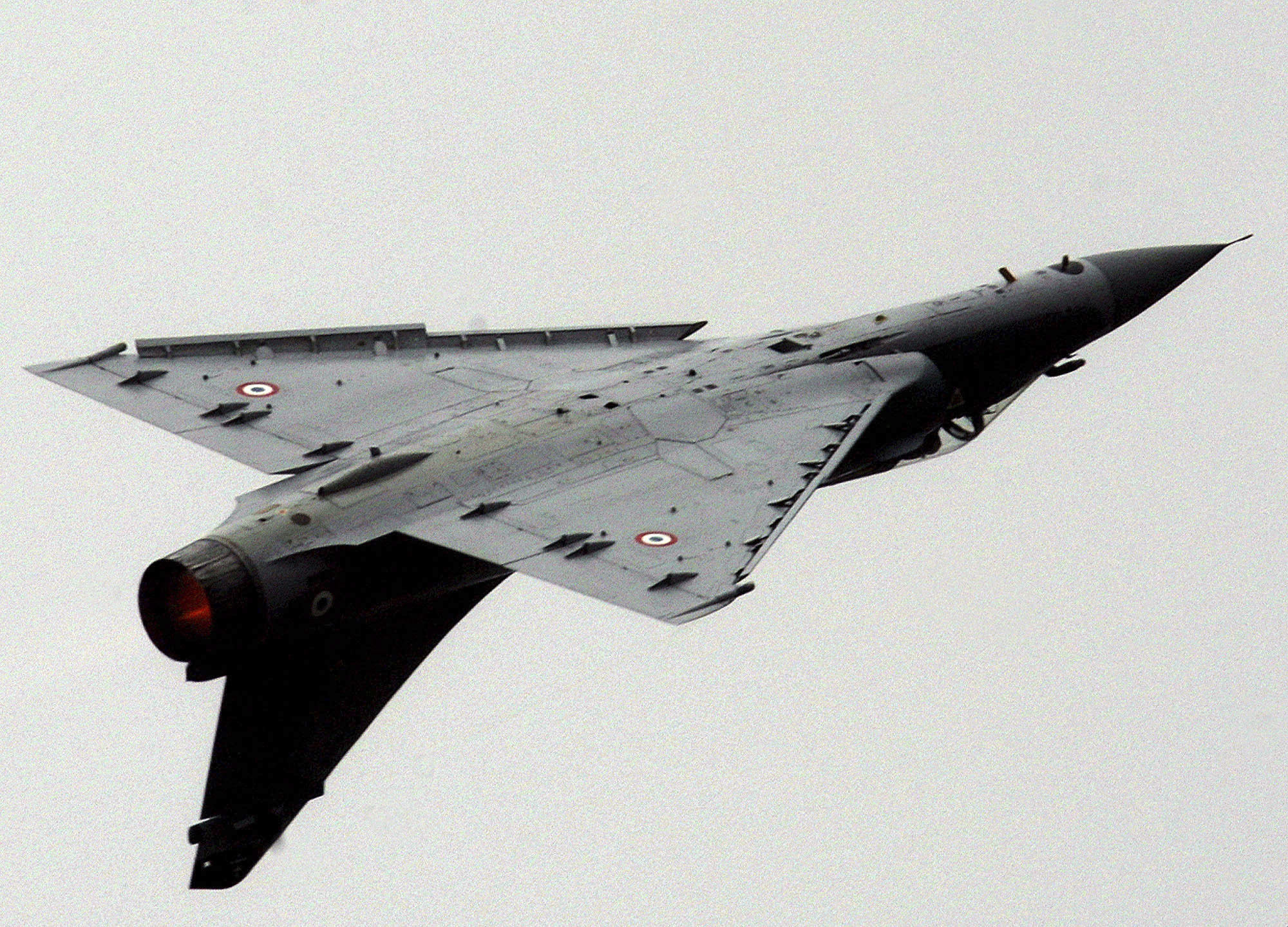 FILE — A French Mirage 2000 flies inverted as it performs during the third day of the 46th air show at Le Bourget, outside Paris, on June 15, 2005. (AP Photo/Jerome Delay, file)