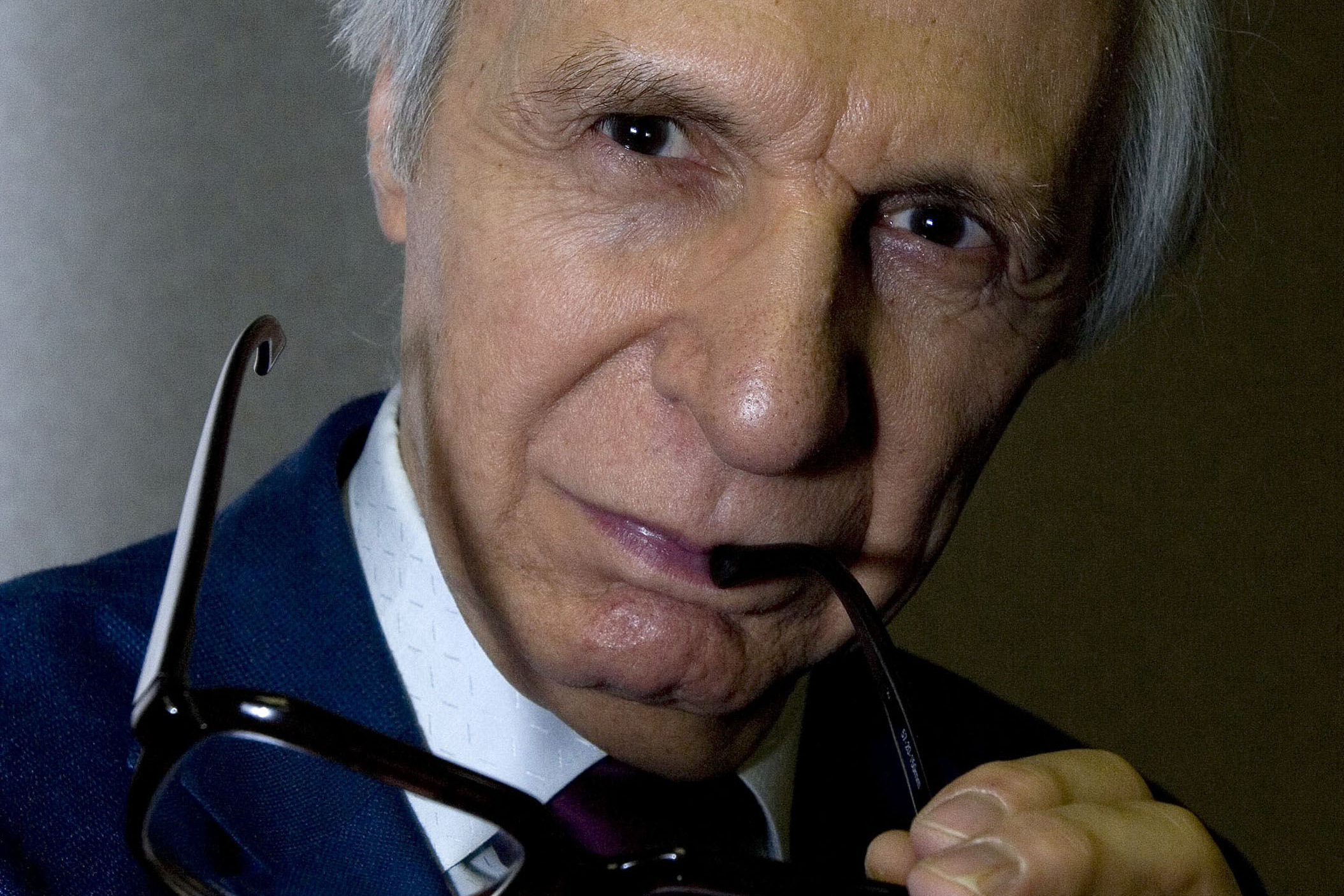 FILE - George Joseph Kresge Jr., better known as "The Amazing Kreskin," poses for a portrait in Toronto on April 24, 2007. (Lars Hagberg/The Canadian Press via AP, File)