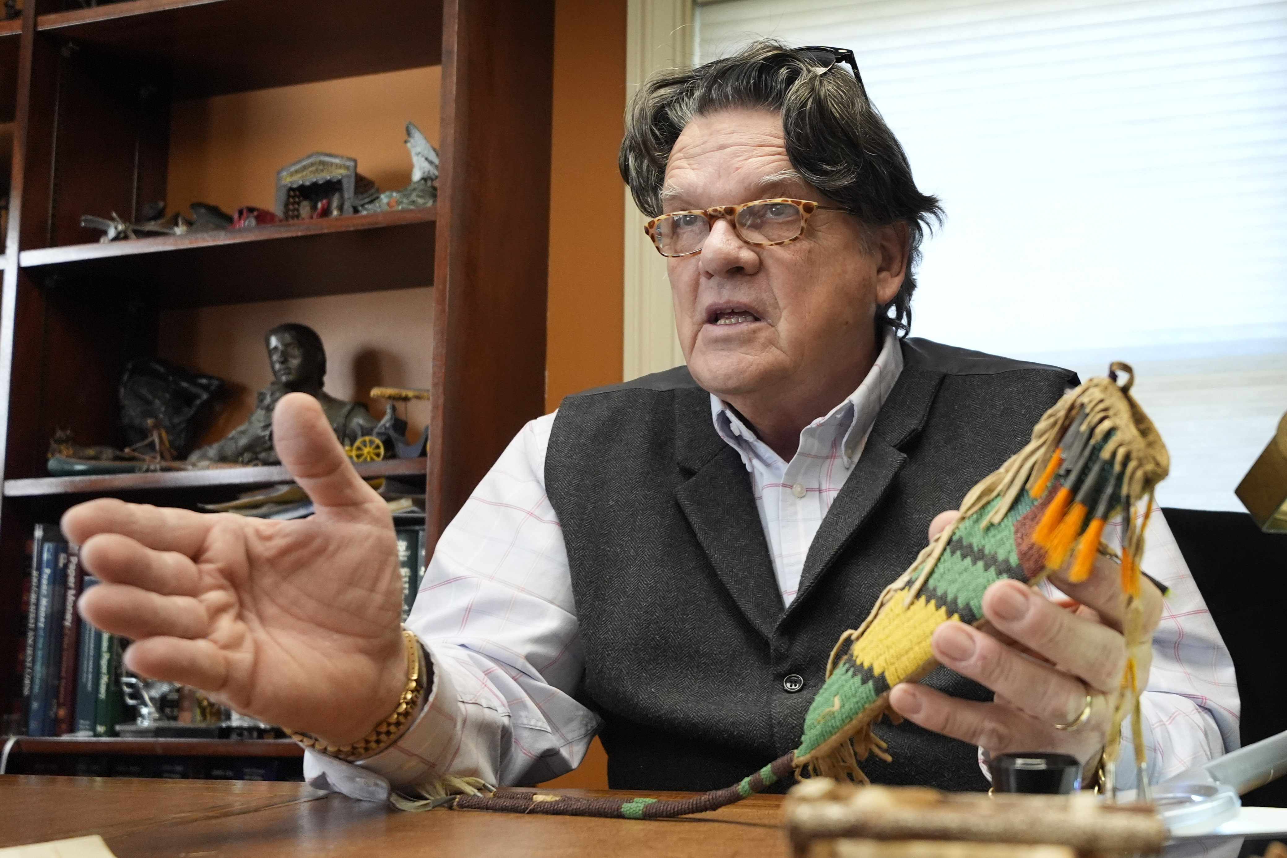 Kaja Veilleux gives his appraisal of an Native American antique at Thomaston Place Auction Galleries, Tuesday, Nov. 19, 2024, in Thomaston, Maine. (AP Photo/Robert F. Bukaty)