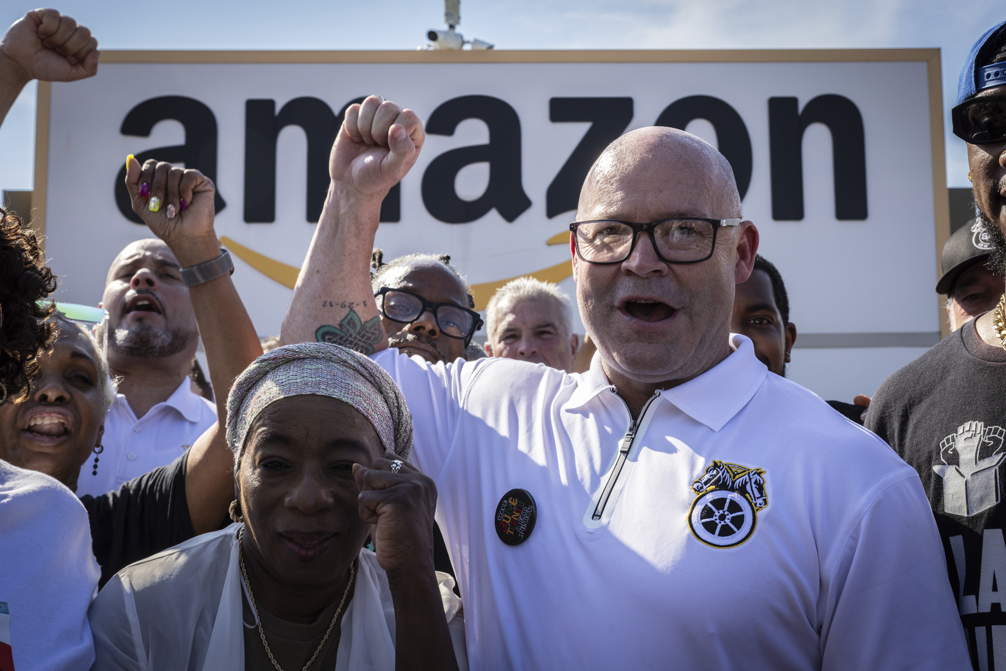 FILE - Teamsters General President Sean M. O'Brien, center, rallies with Amazon workers outside the Staten Island Amazon facility JFK8, June 19, 2024, in New York. (AP Photo/ Stefan Jeremiah, File)