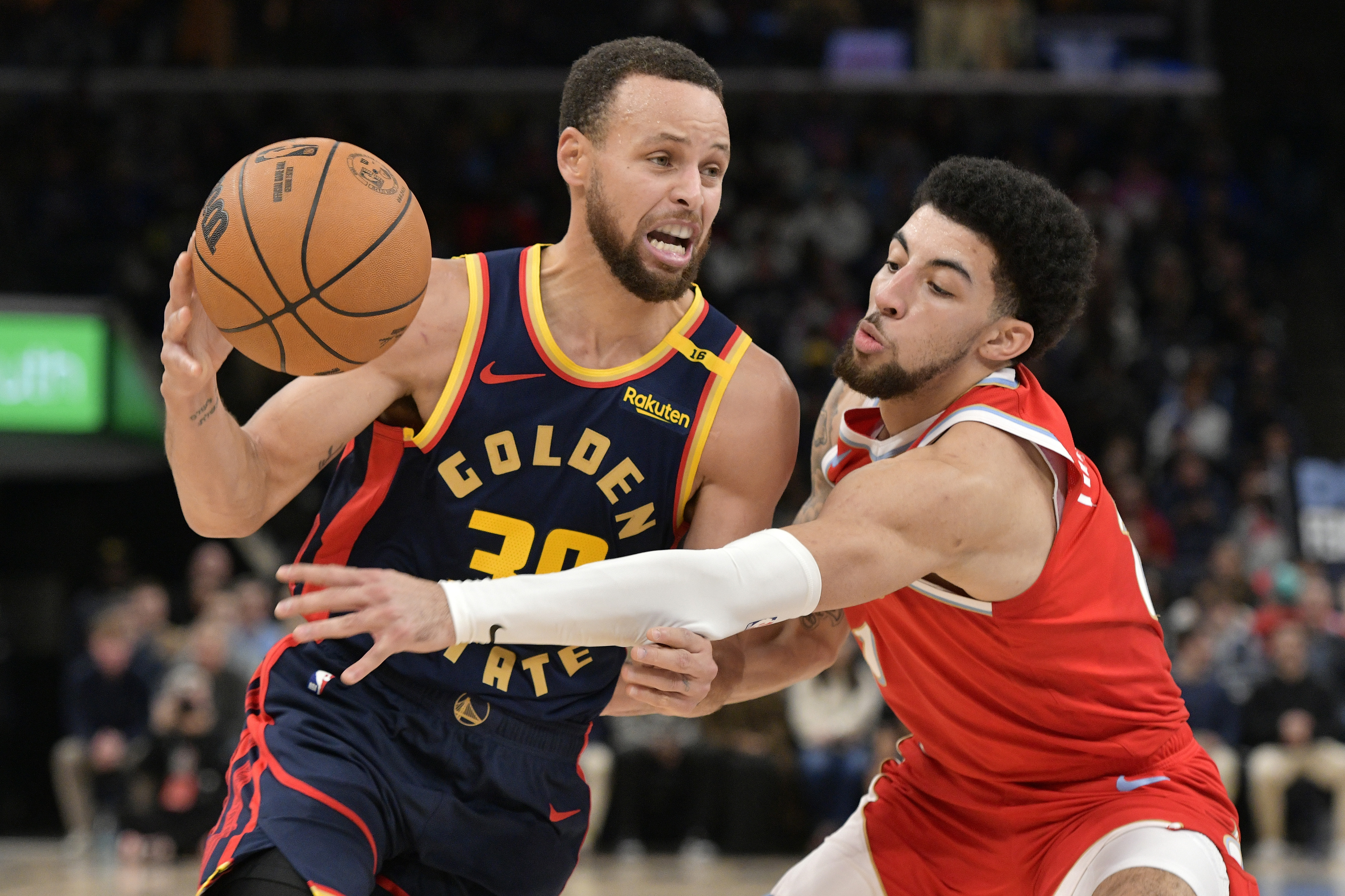 Golden State Warriors guard Stephen Curry (30) drives against Memphis Grizzlies guard Scotty Pippen Jr., right, in the first half of an NBA basketball game Thursday, Dec. 19, 2024, in Memphis, Tenn. (AP Photo/Brandon Dill)