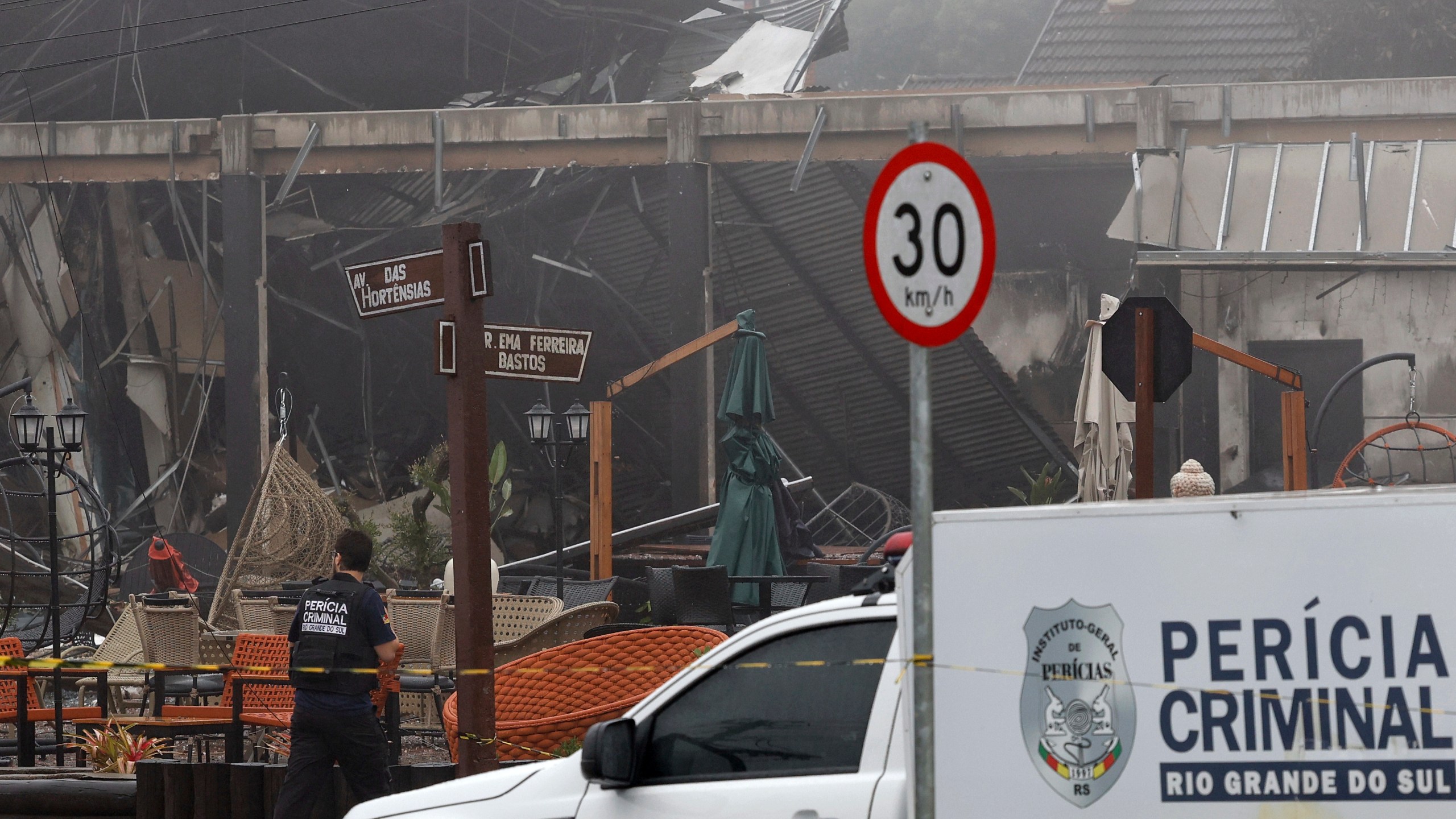 Police carry out an investigation outside houses that were hit by a plane in Gramado, Rio Grande do Sul state, Brazil, Sunday, Dec. 22, 2024. (AP Photo/Mateus Bruxel, Agência RBS)