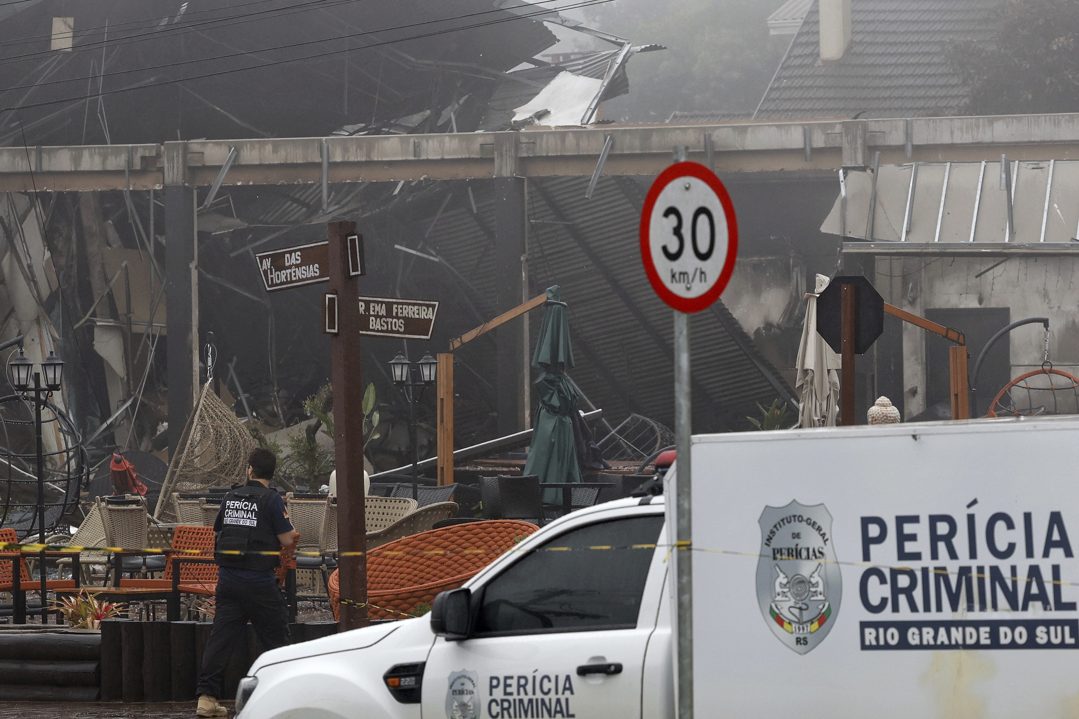 Police carry out an investigation outside houses that were hit by a plane in Gramado, Rio Grande do Sul state, Brazil, Sunday, Dec. 22, 2024. (AP Photo/Mateus Bruxel, Agência RBS)