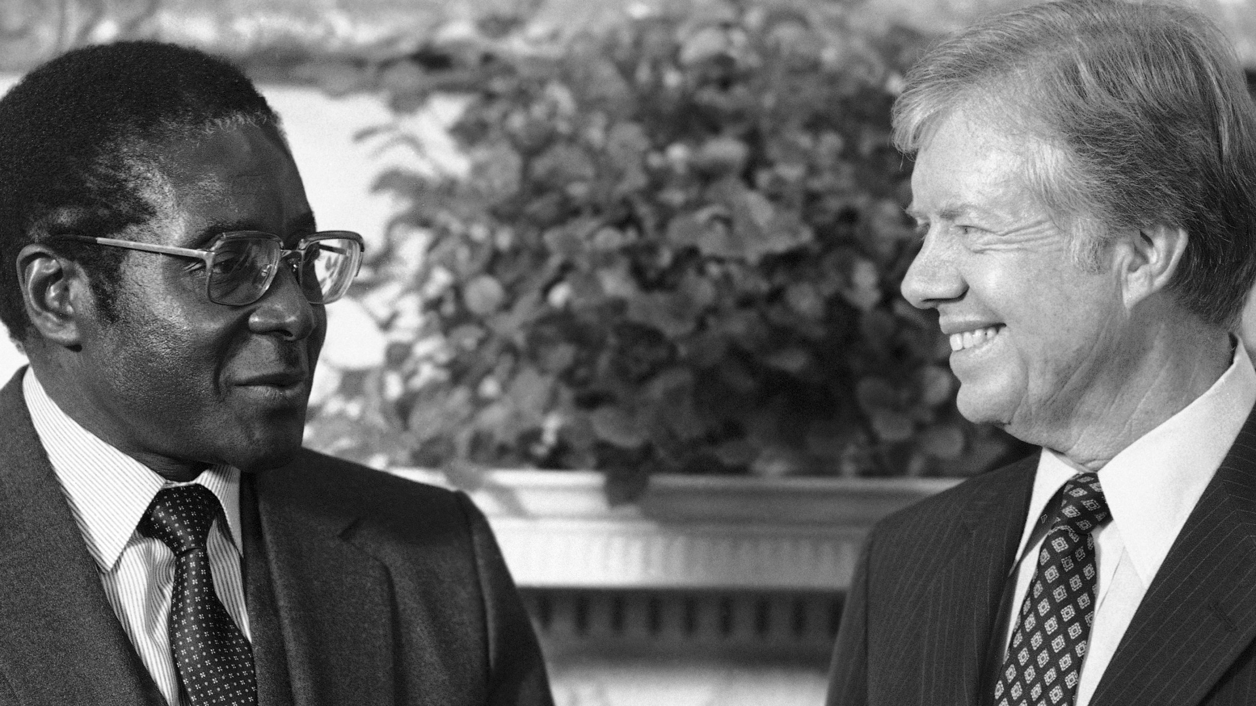 FILE - President Jimmy Carter meets with Zimbabwean Prime Minister Robert Mugabe in the Oval Office of the White House in Washington, Aug. 27, 1980. (AP Photo/Barry Thumma, File)