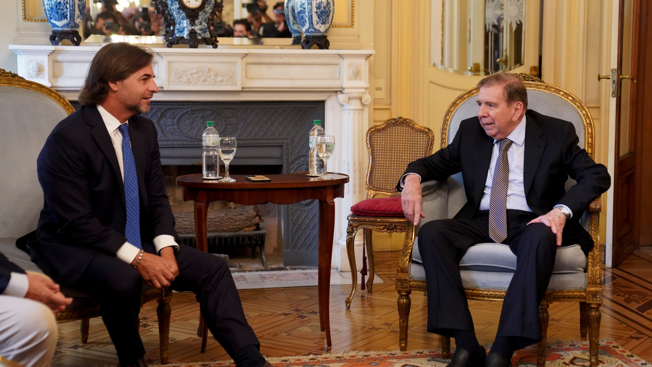 Venezuela's opposition leader Edmundo Gonzalez Urrutia, right, and Uruguayan President Luis Lacalle Pou meet in Montevideo, Uruguay, Saturday, Jan. 4, 2025. Gonzalez, who claims he won the 2024 presidential election and is recognized by some countries as the legitimate president-elect, traveled from exile in Madrid to Argentina and Uruguay. (AP Photo/Matilde Campodonico)