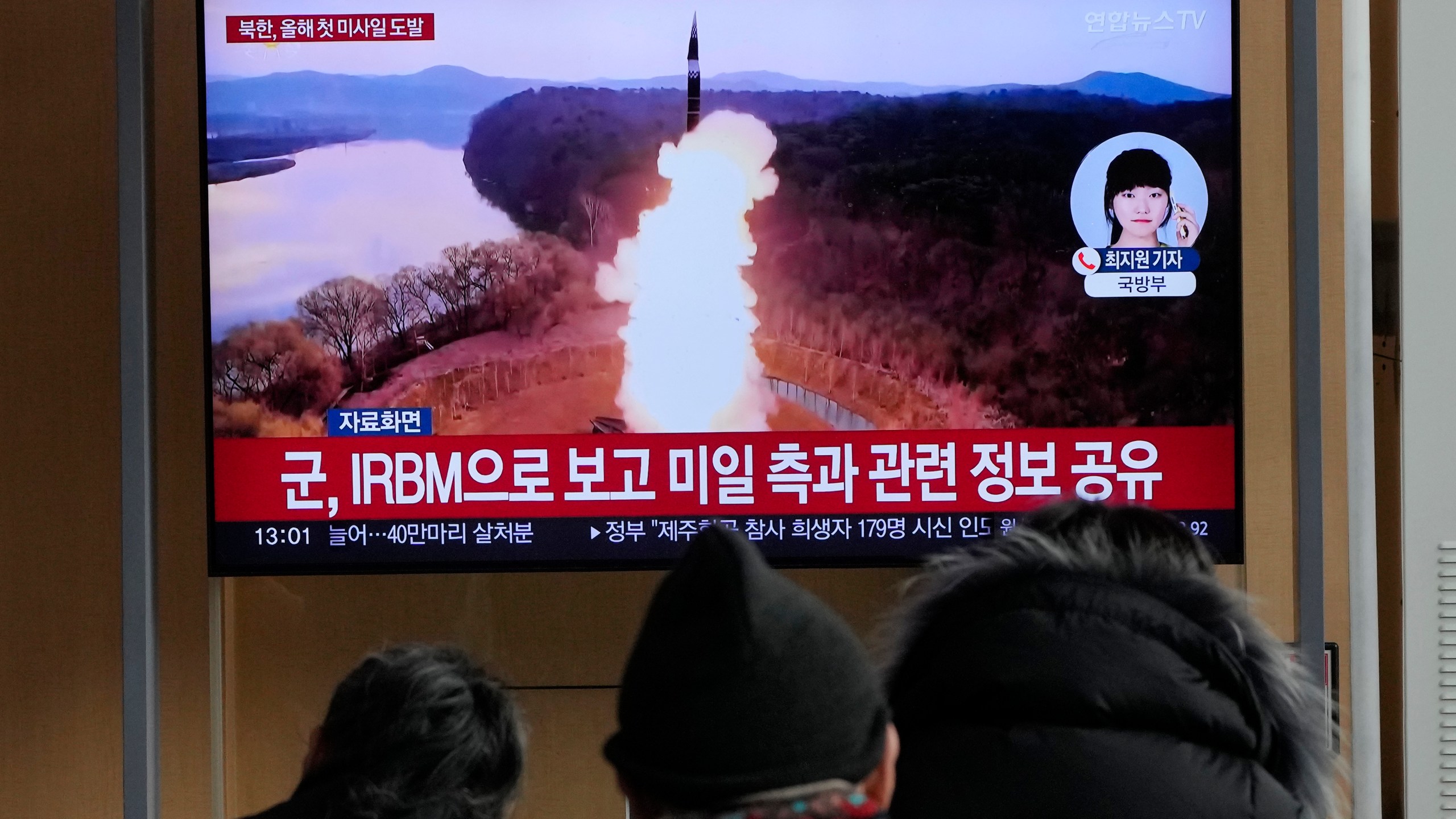 A TV screen shows a file image of North Korea's missile launch during a news program at Seoul Railway Station in Seoul, South Korea, Monday, Jan. 6, 2025. (AP Photo/Ahn Young-joon)