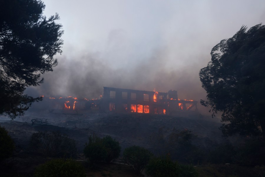 A residence burns as the Palisades Fire advances in the Pacific Palisades neighborhood of Los Angeles, Tuesday, Jan. 7, 2025. (AP Photo/Etienne Laurent)