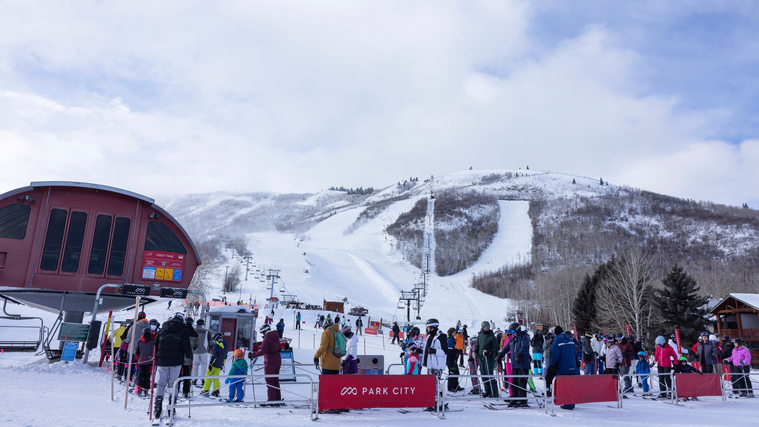 Park City Ski Resort lines and lifts are shut down due to the strike by the Park City Ski Patrol requesting livable wages in Park City, Utah, Tuesday, Jan 7. 2025. (AP Photo/Melissa Majchrzak)