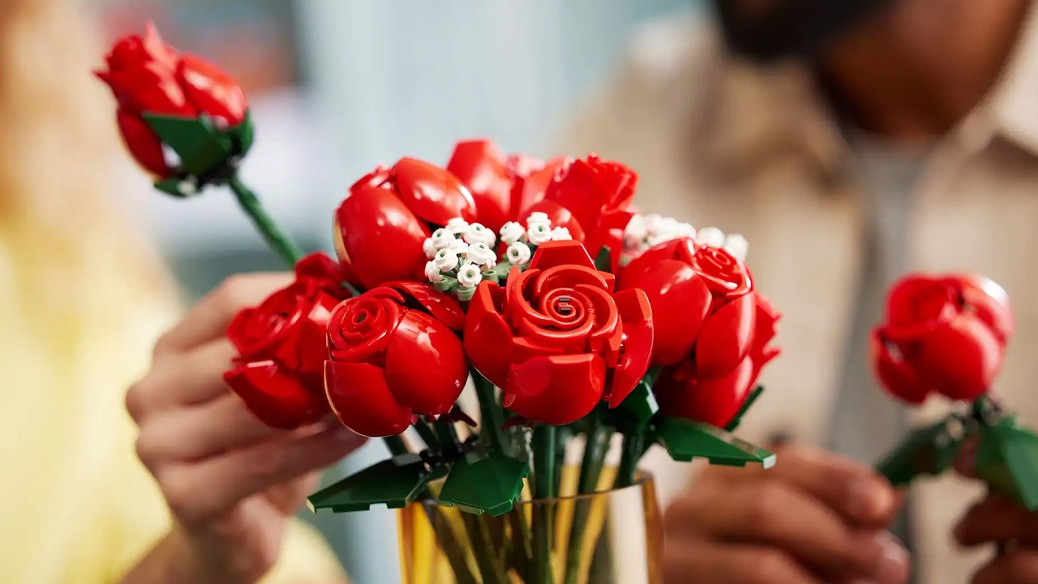 Lego / Lego’s Bouquet of Roses set actually ‘blooms’