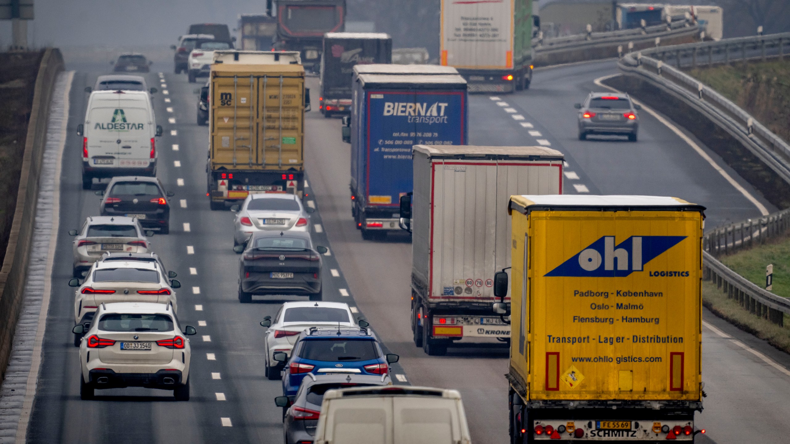 Trucks and cars move along on a highway in Frankfurt, Germany, Wednesday, Jan. 15, 2025. (AP Photo/Michael Probst)