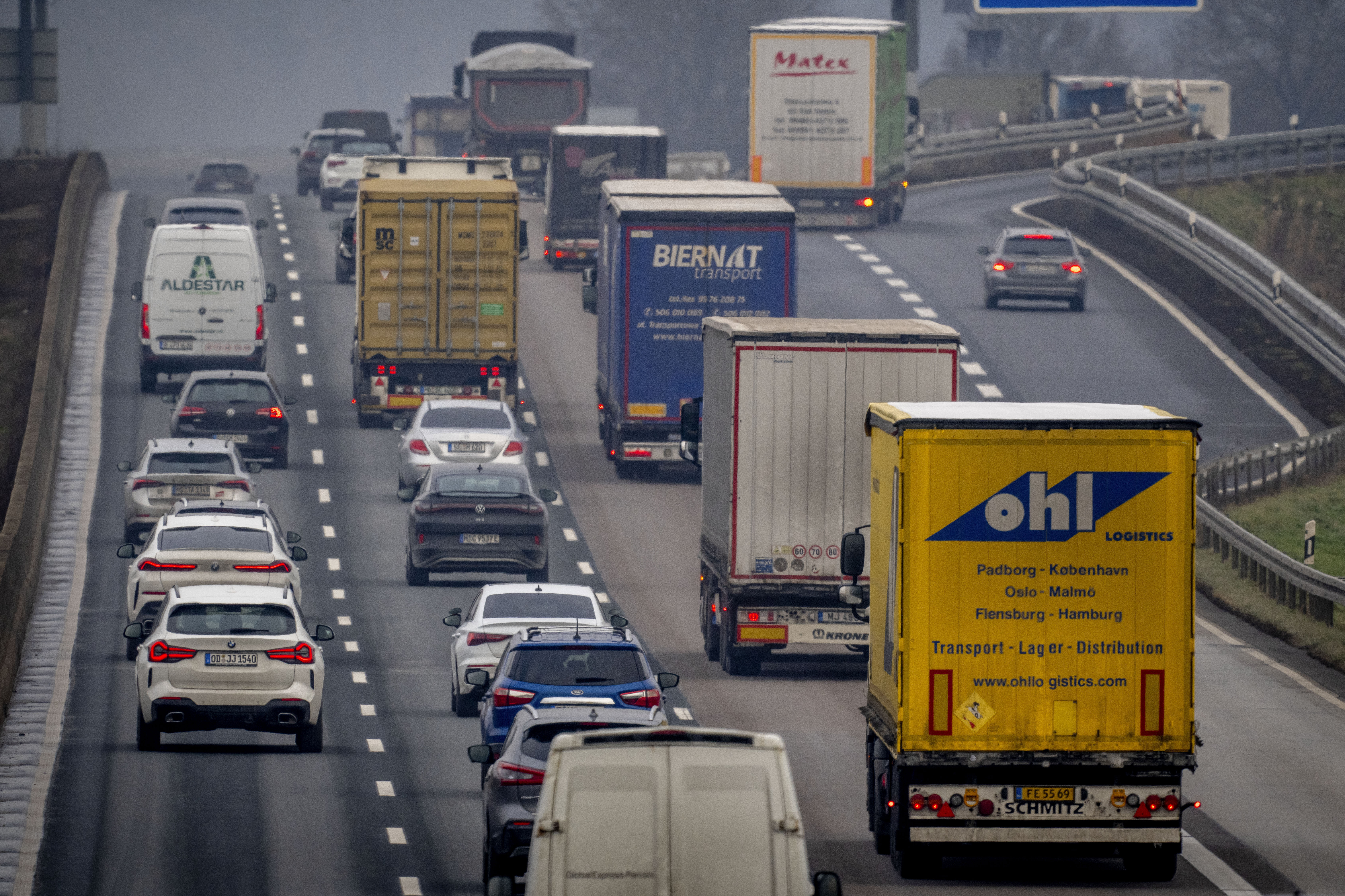 Trucks and cars move along on a highway in Frankfurt, Germany, Wednesday, Jan. 15, 2025. (AP Photo/Michael Probst)