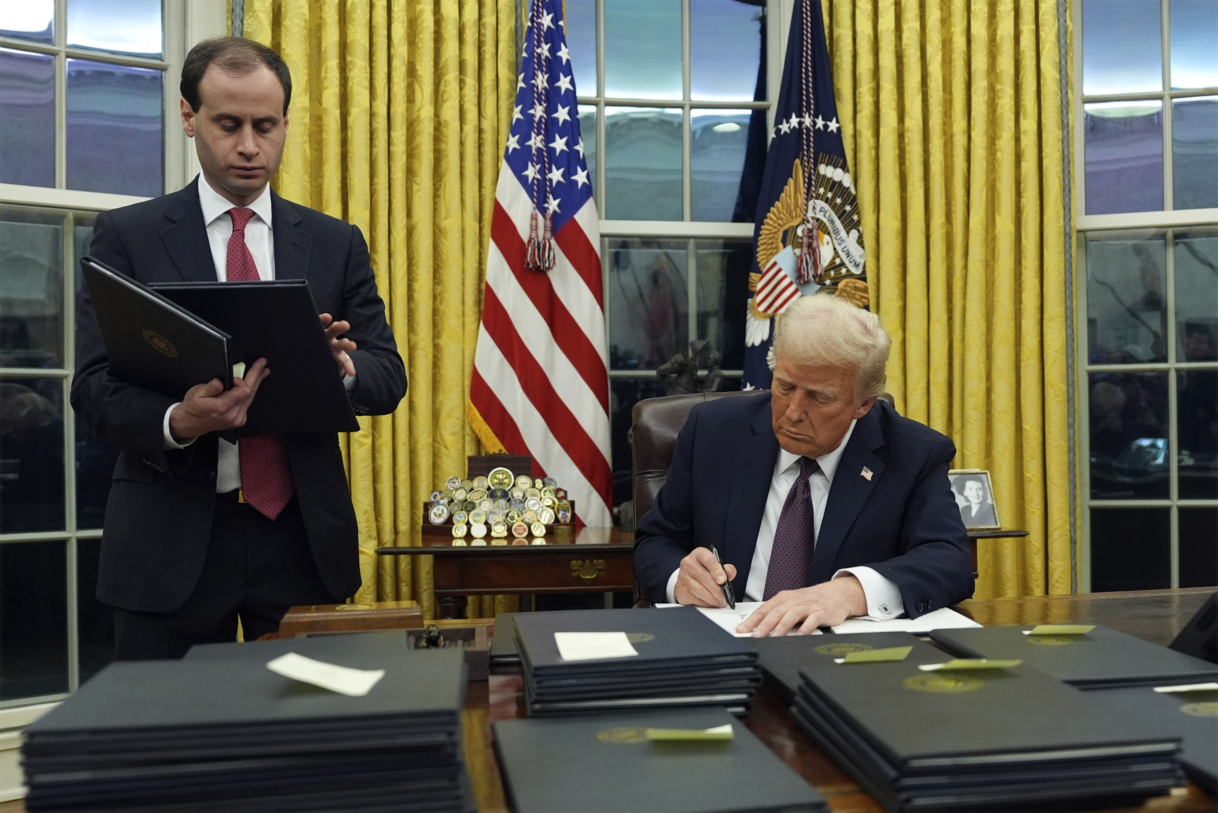 President Donald Trump signs an executive order regarding the southern border in the Oval Office of the White House, Monday, Jan. 20, 2025, in Washington. (AP Photo/Evan Vucci)